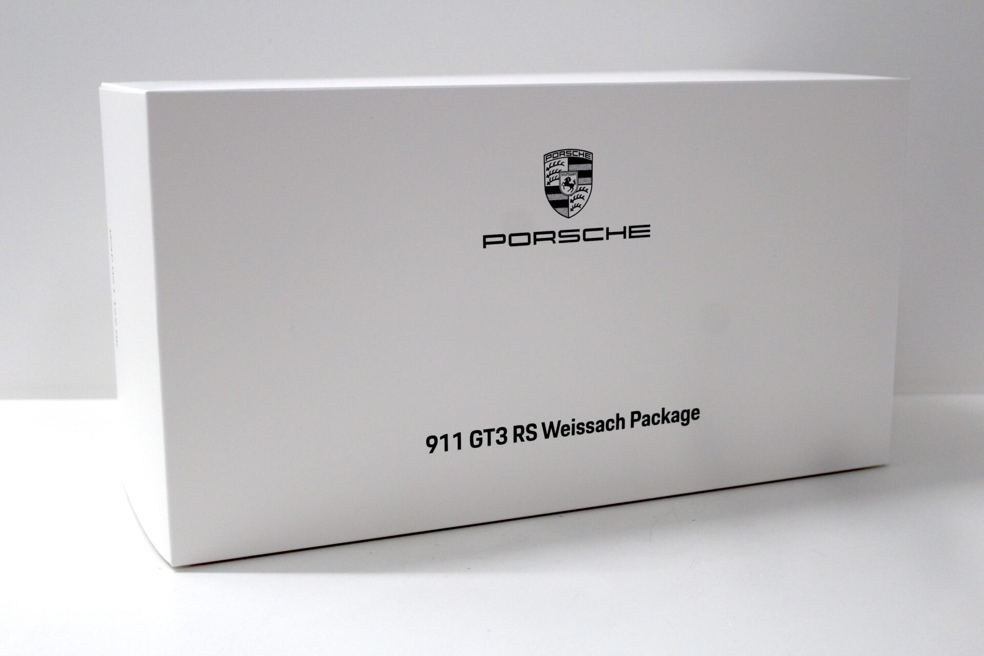 1:18 Spark Porsche 911 (991) GT3 RS Weissach Package white DEALER