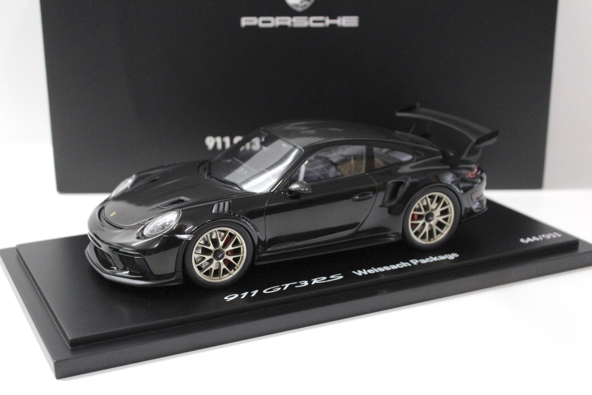 ID 43471 orig.jpg 1:18 Spark Porsche 911 (991) GT3 RS Weissach Package black DEALER