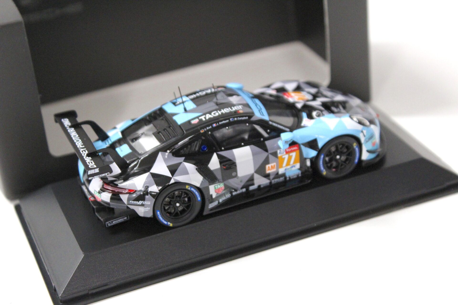 1:43 Spark Porsche 911 RSR Dempsey Proton Racing #77 WEC SuperSeason 18/19 DEALER VERSION