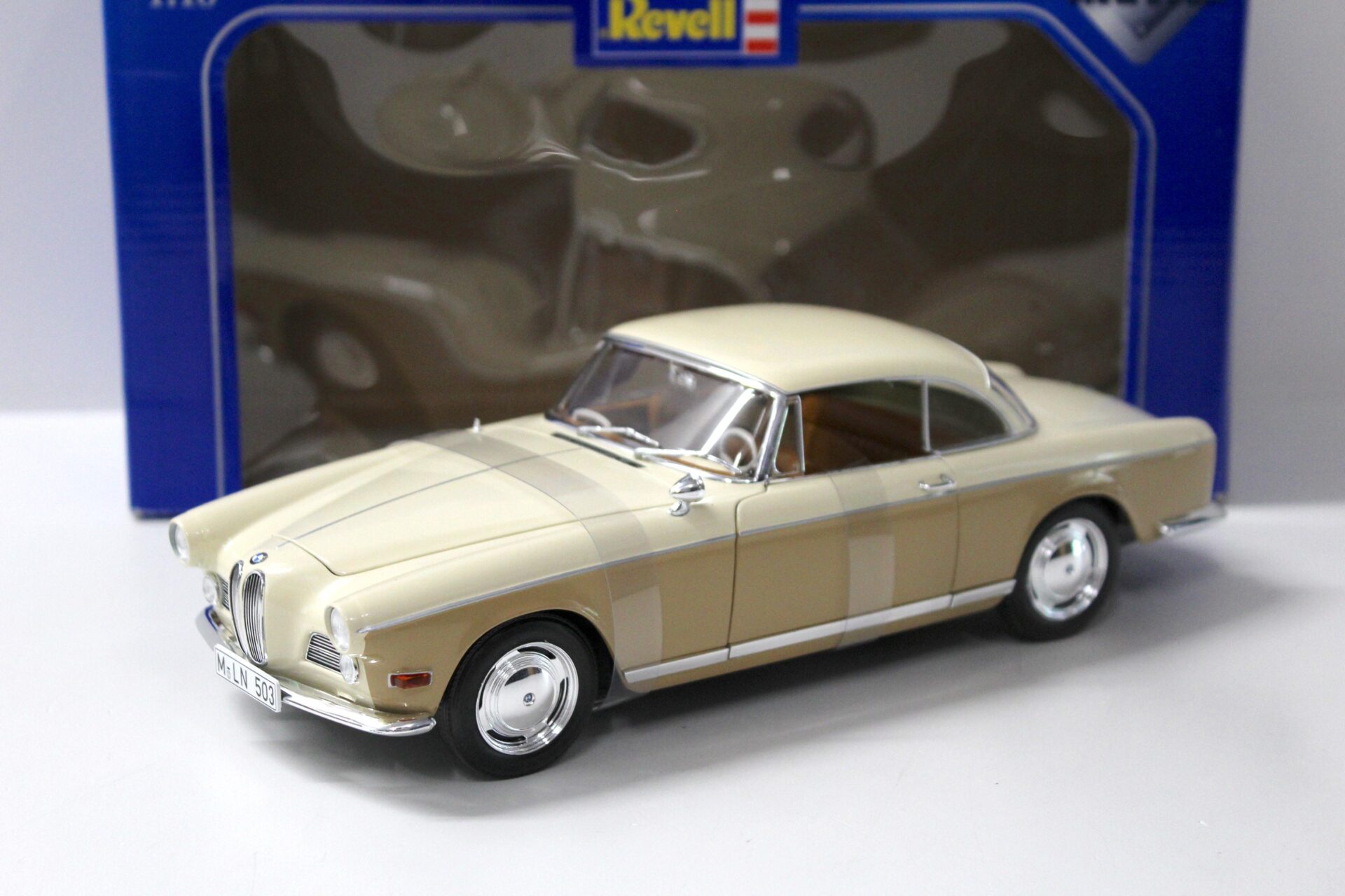 ID 43569 orig.jpg 1:18 Revell BMW 503 Coupe beige/ brown