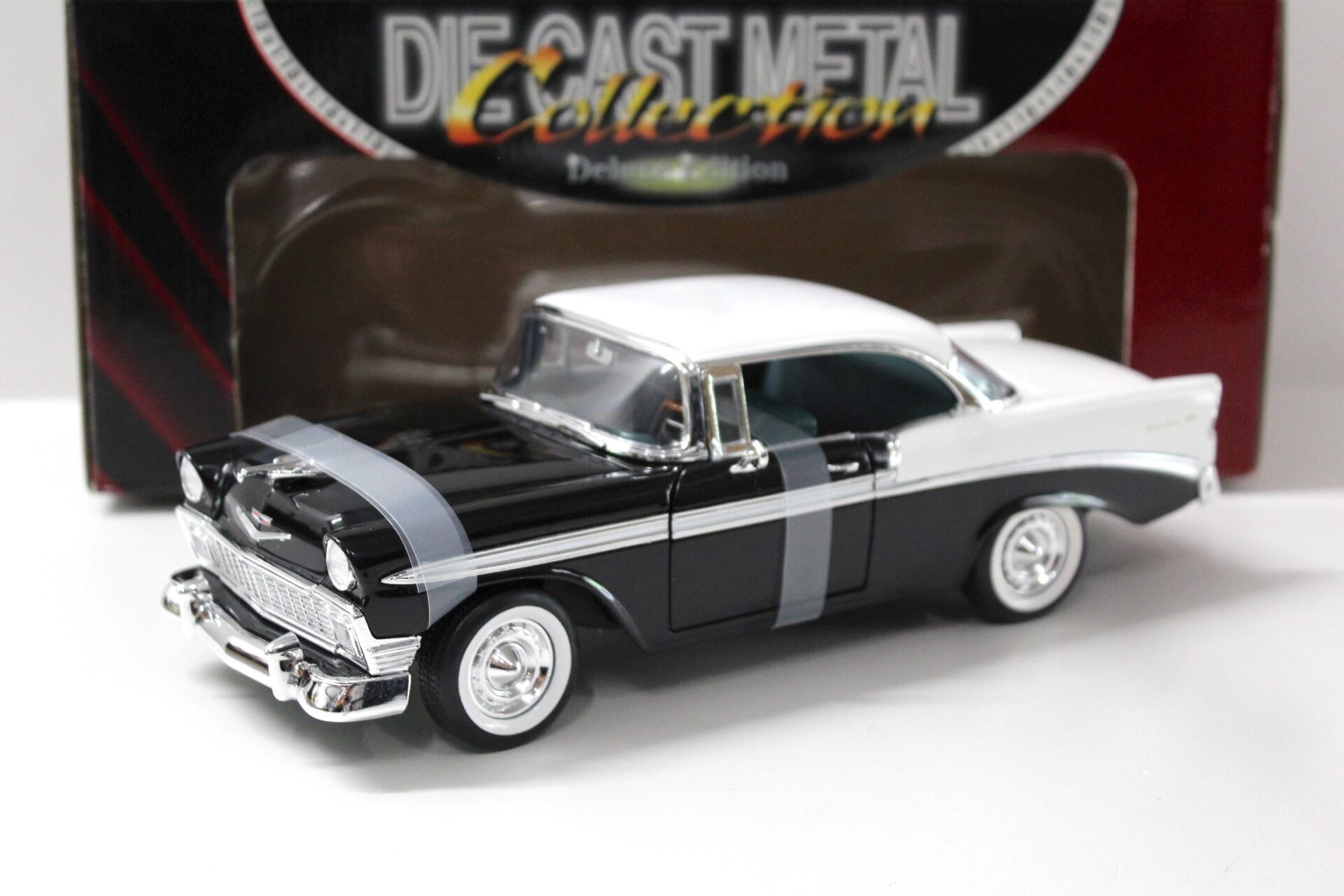 1:18 Road Signature 1956 Chevrolet Bel Air black/ white