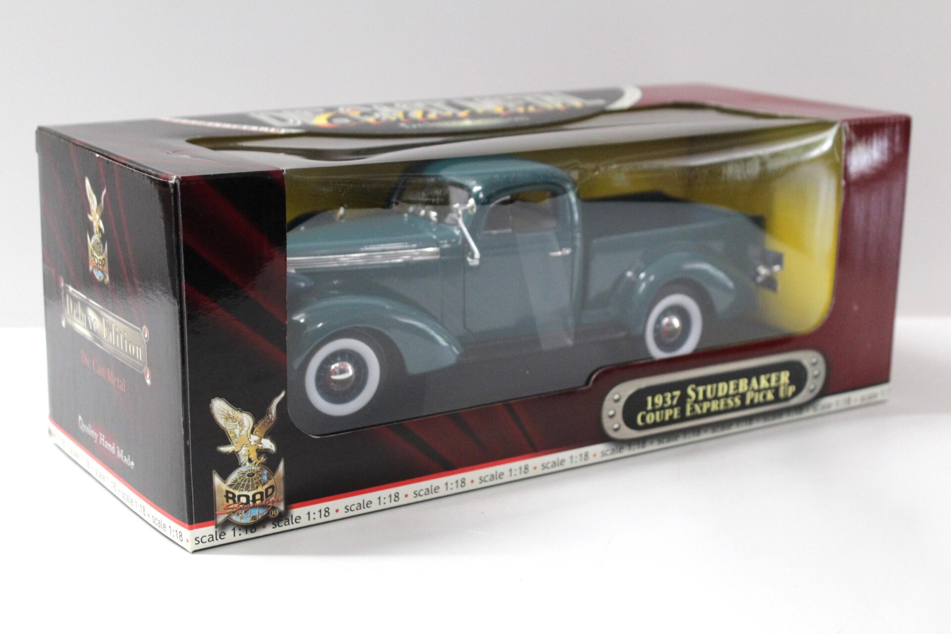 1:18 Road Signature 1937 Studebaker Coupe Express Pick Up dark green