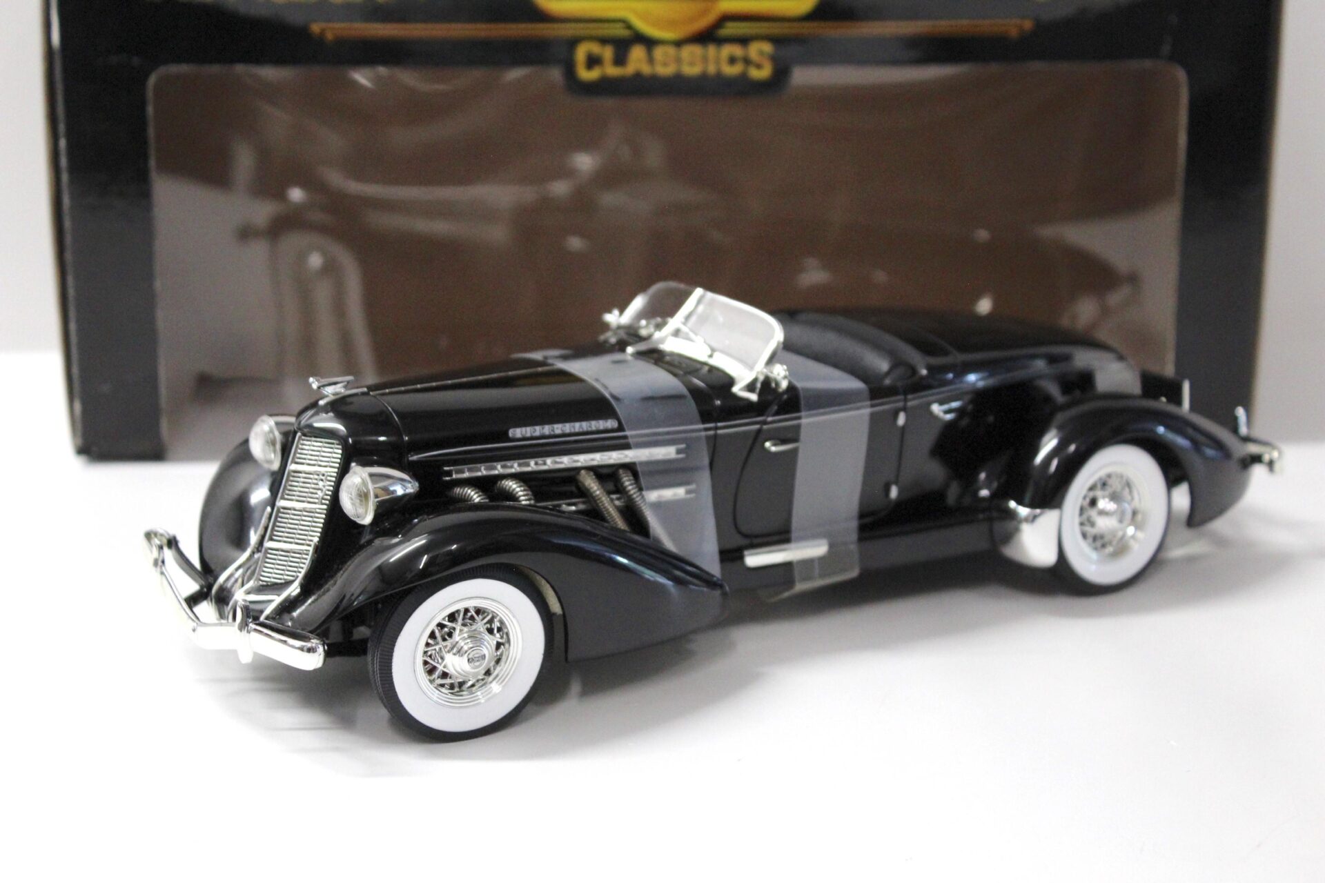 1:18 ERTL 1935 Auburn 851 Speedster black