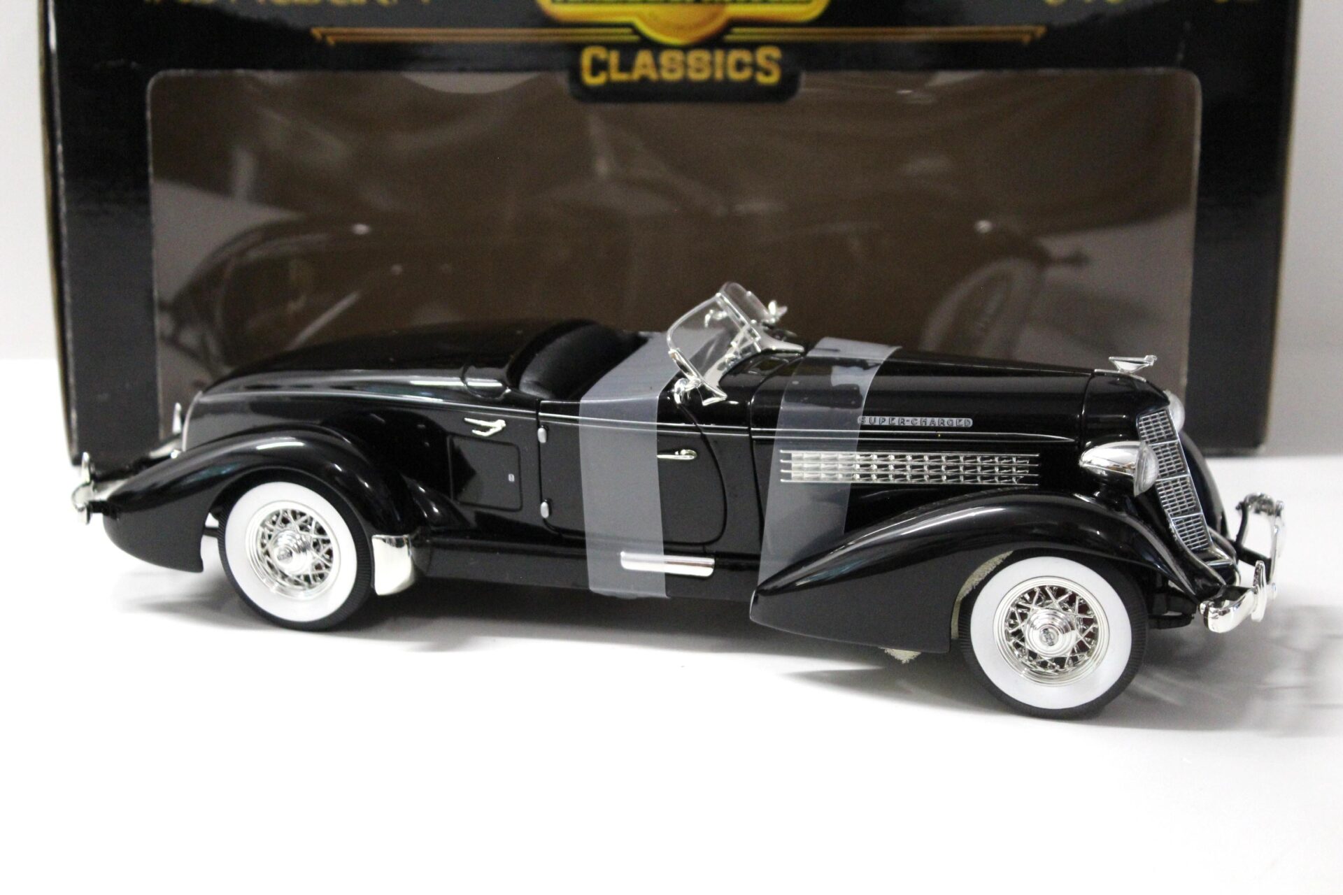 1:18 ERTL 1935 Auburn 851 Speedster black