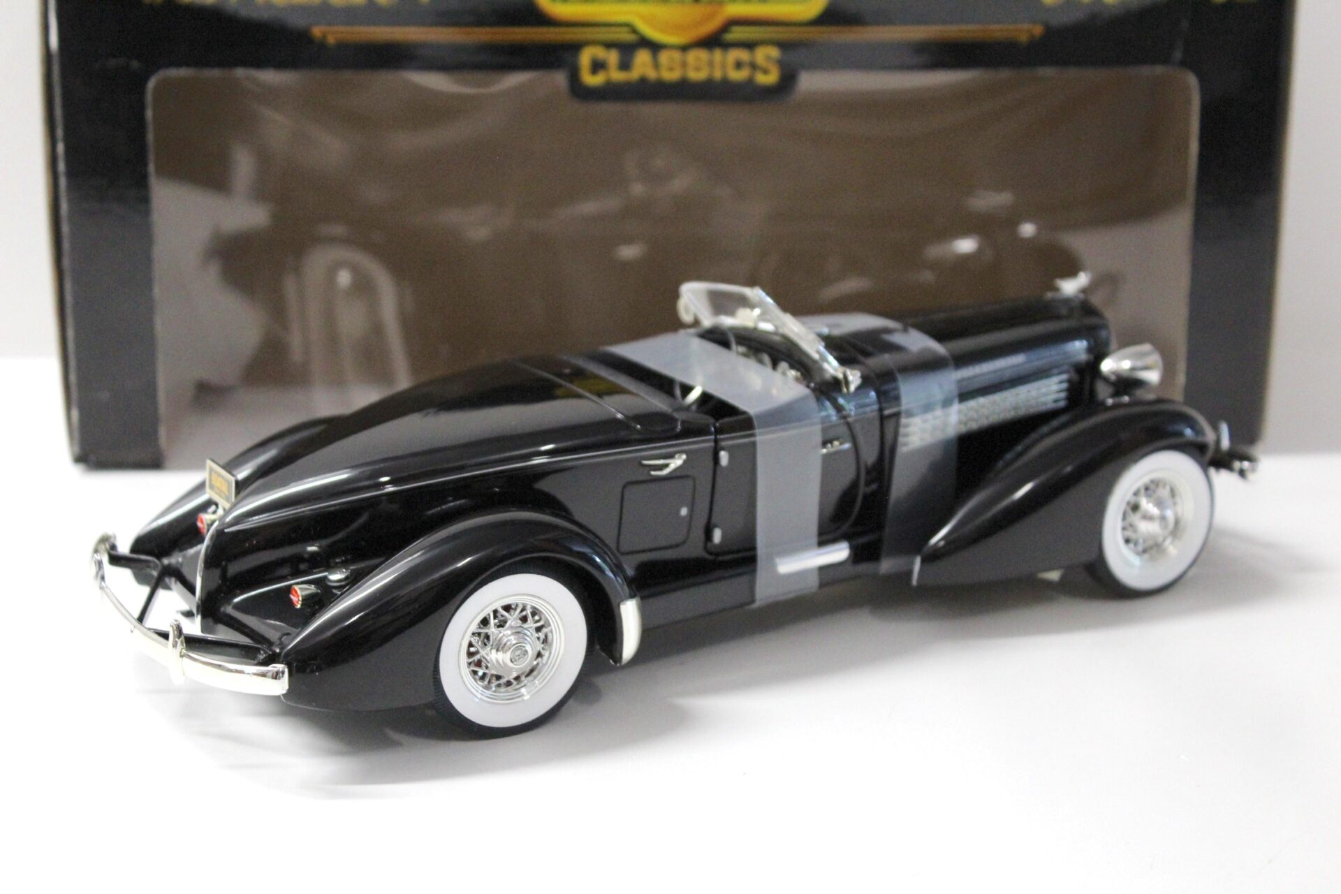1:18 ERTL 1935 Auburn 851 Speedster black