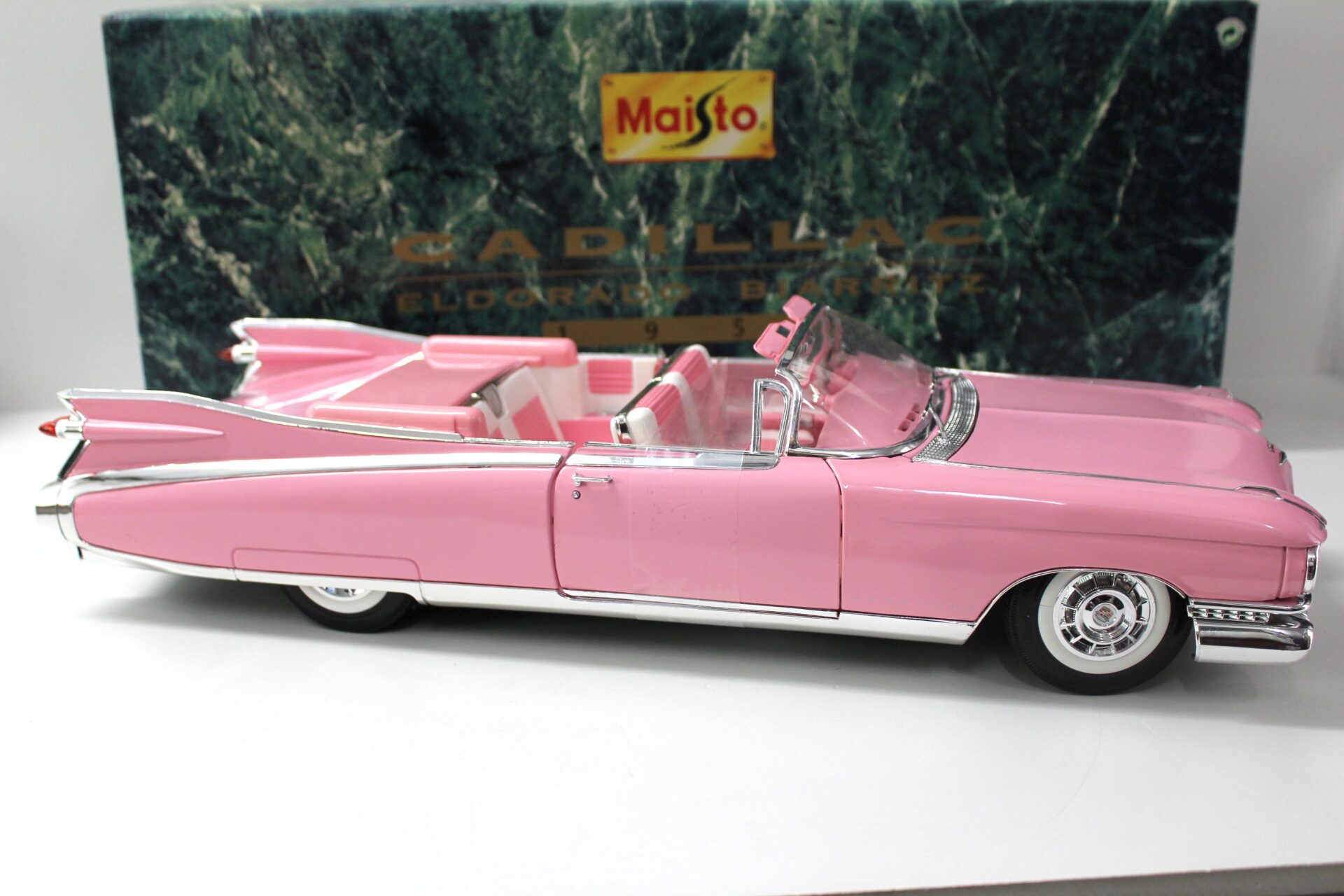 1:12 Maisto Cadillac Eldorado Biarritz Convertible 1959 pink