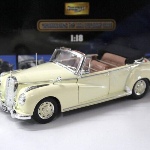 1:18 Ricko Mercedes Typ 300C Cabriolet 1955 beige