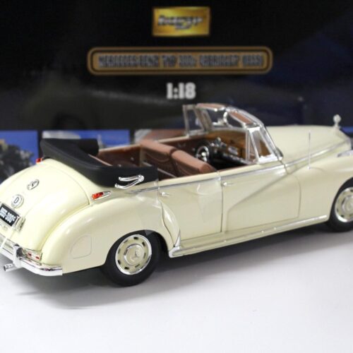 1:18 Ricko Mercedes Typ 300C Cabriolet 1955 beige