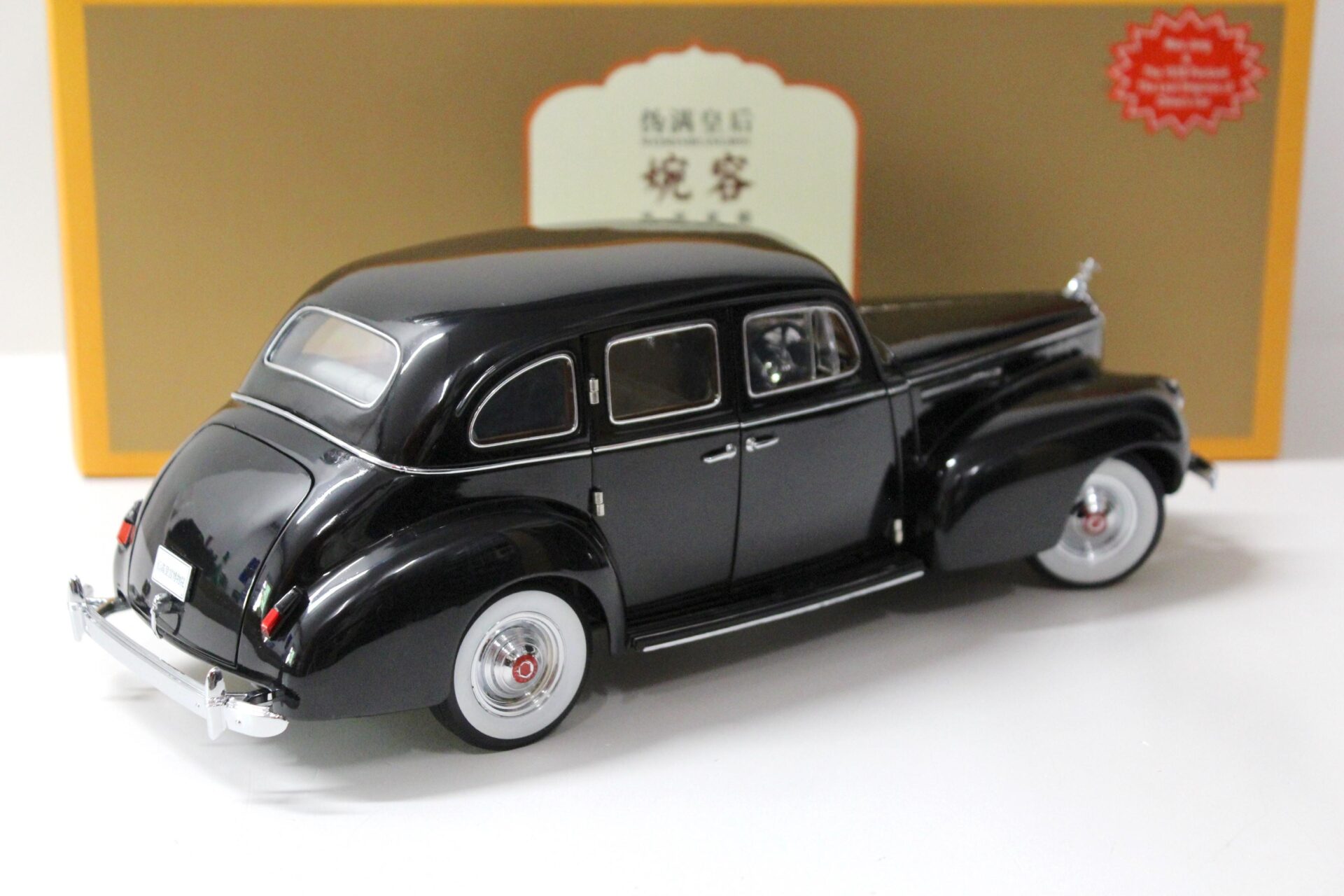 1:18 Signature Models The 1938 Packard Wan Jung black