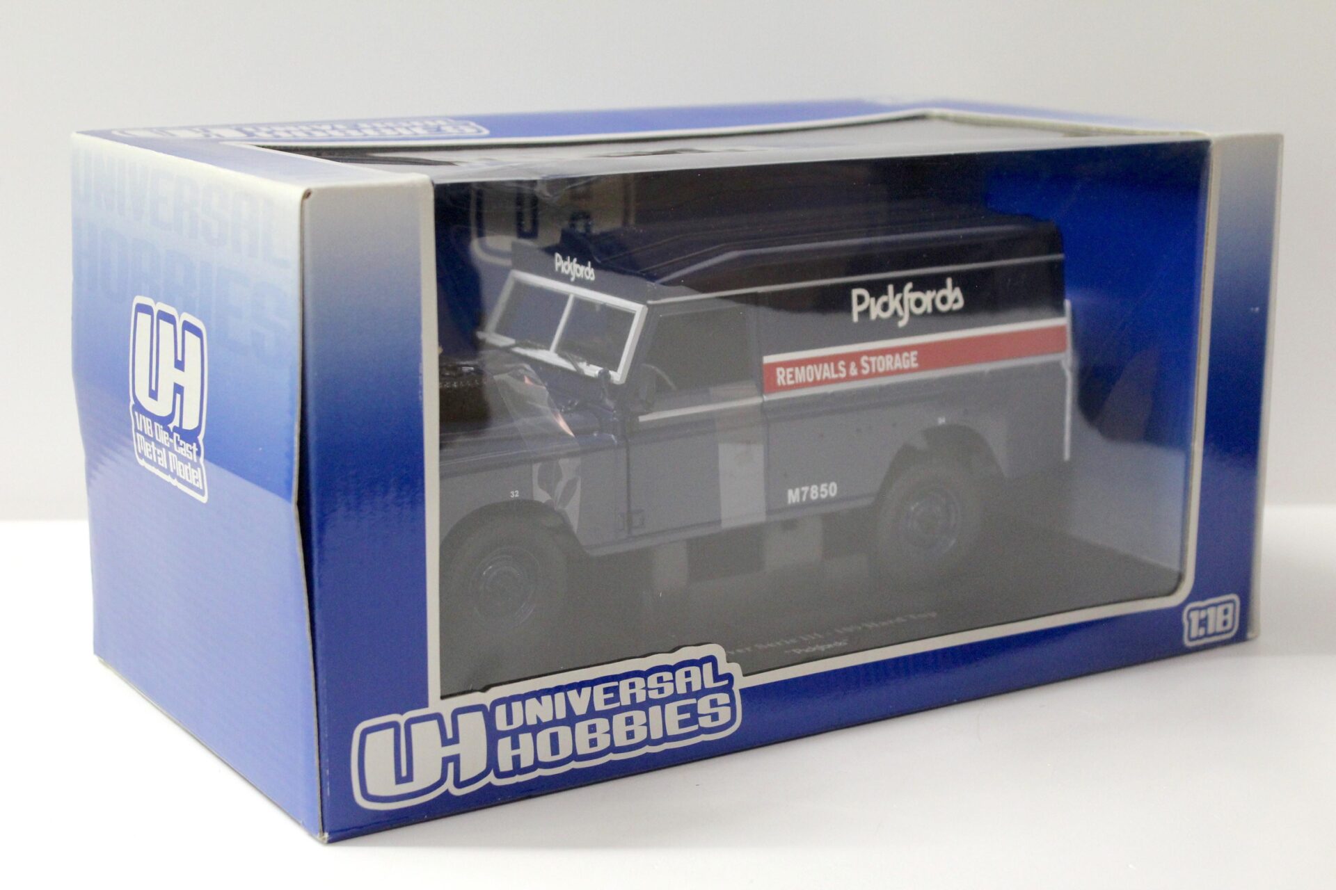 1:18 Universal Hobbies UH Land Rover Serie III - 109 Hard Top "PICKFORDS"