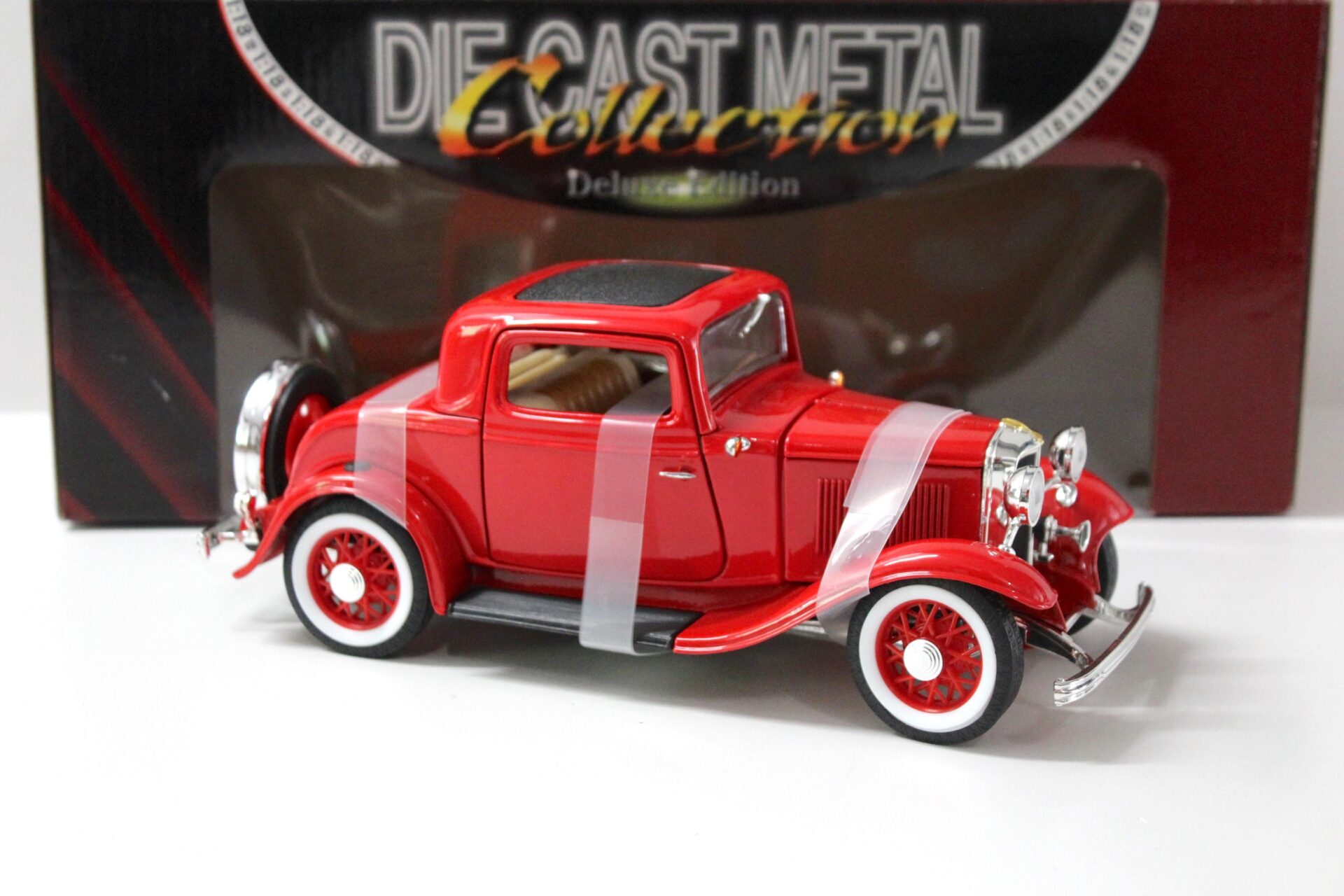1:18 Road Signature 1932 Ford 3-Window Coupe red