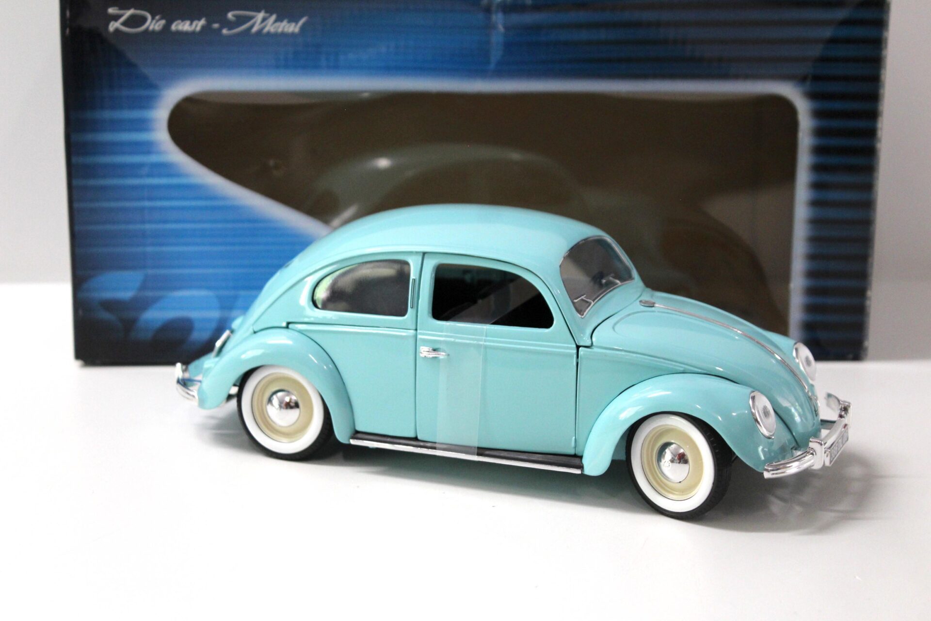 1:18 Solido VW Coccinelle Käfer Brezelkäfer light blue