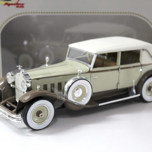 1:18 Signature Models 1930 Packard Brewster beige/ brown