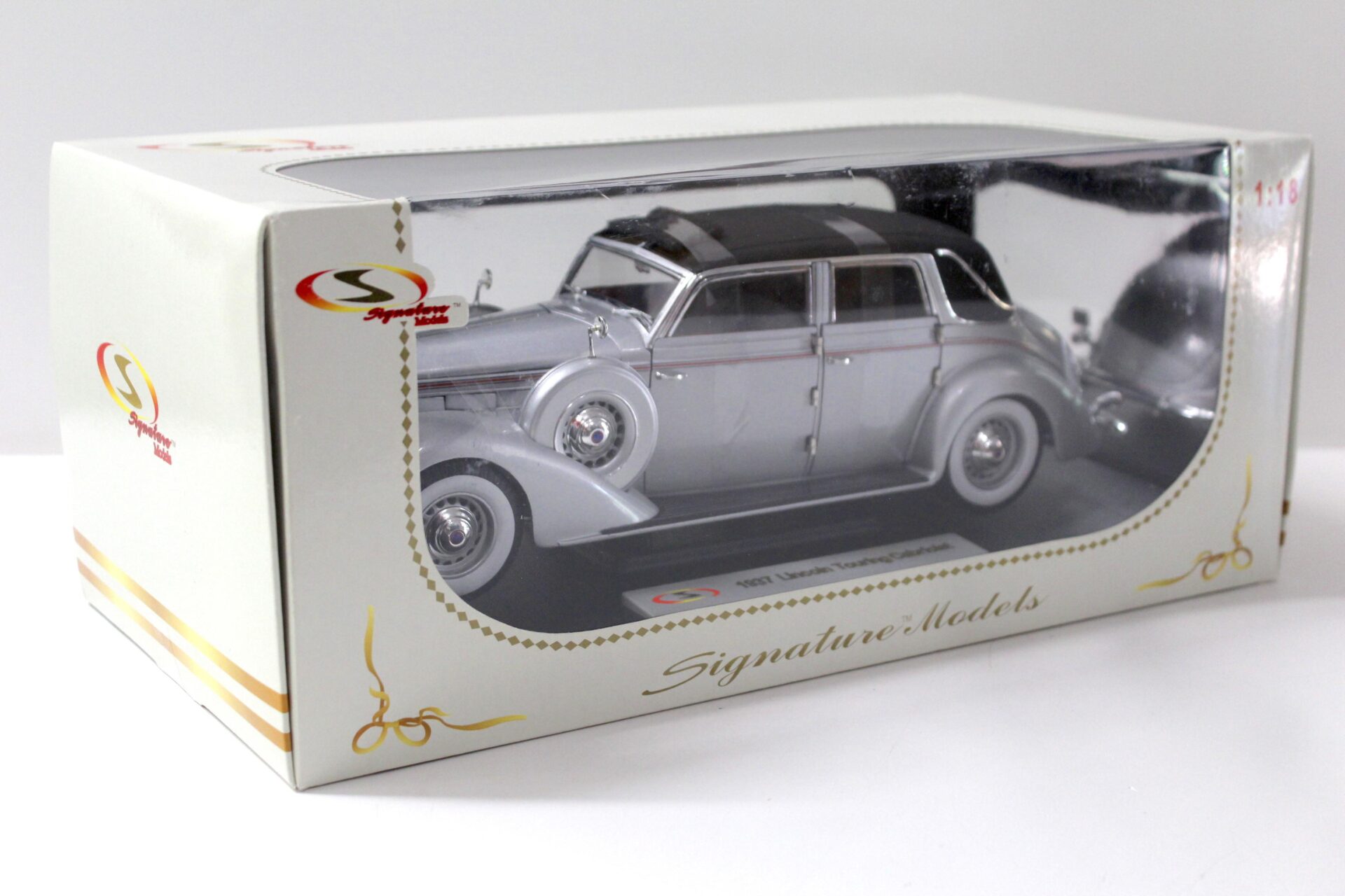 1:18 Signature Models 1937 Lincoln Touring Cabriolet silver