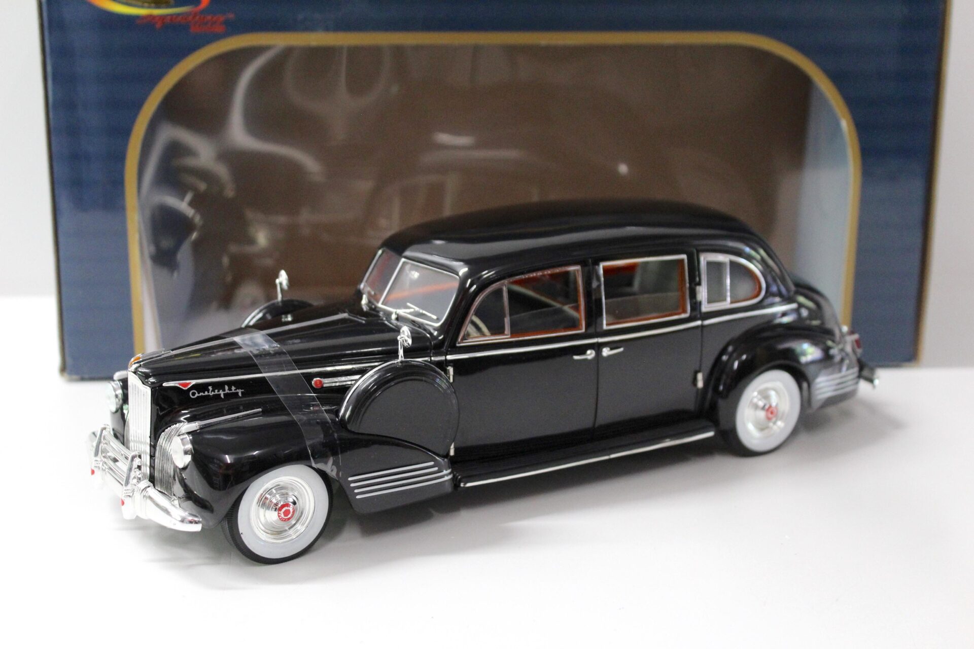 1:18 Signature Models 1941 Packard Limousine black