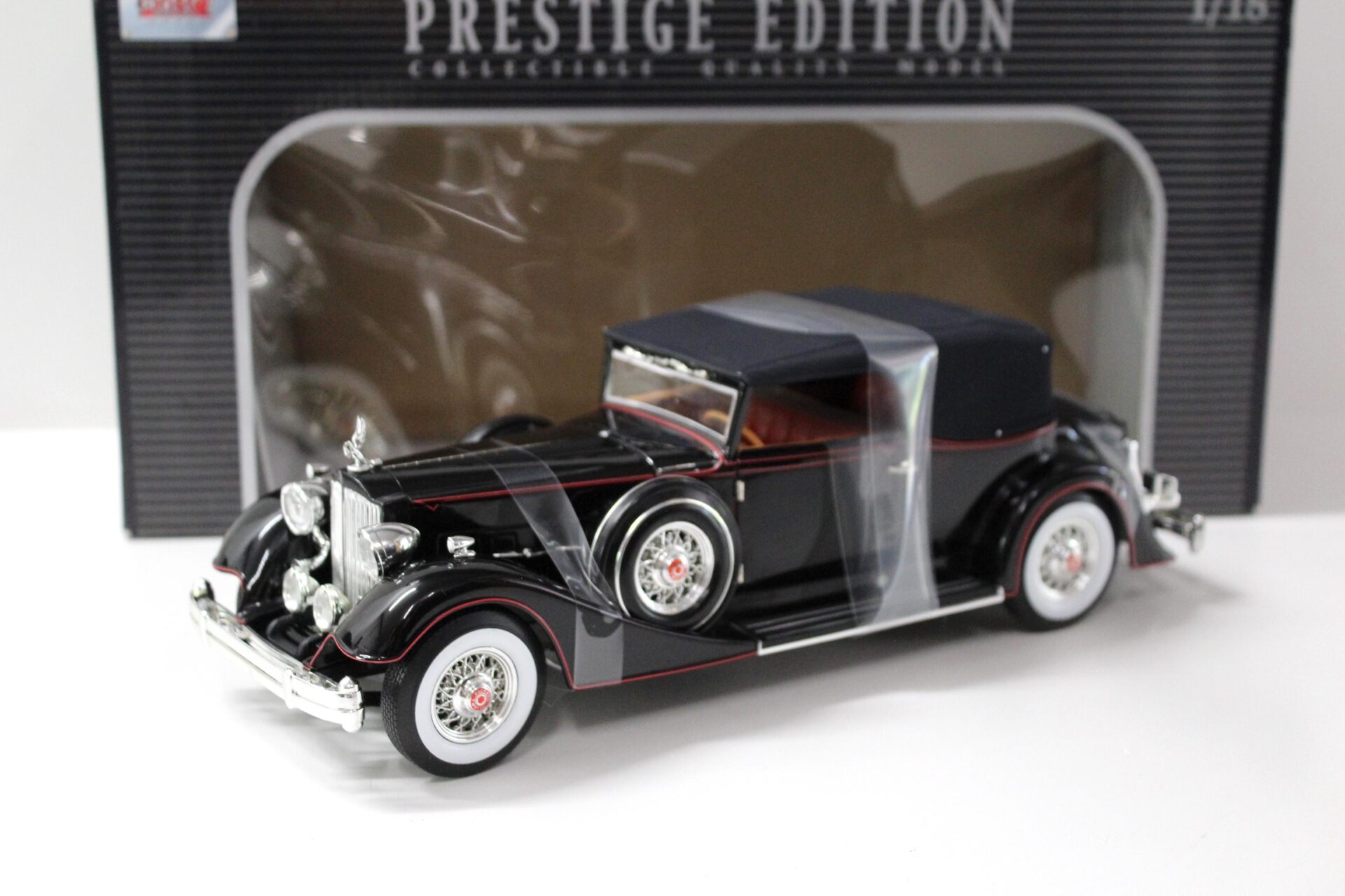 ID 43865 orig.jpg 1:18 Anson 1934 Packard black