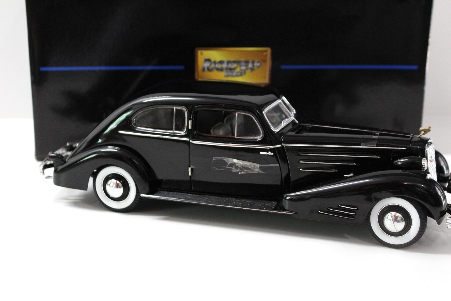 1:18 Ricko Cadillac V16 Aerodynamic Coupe 1934 black