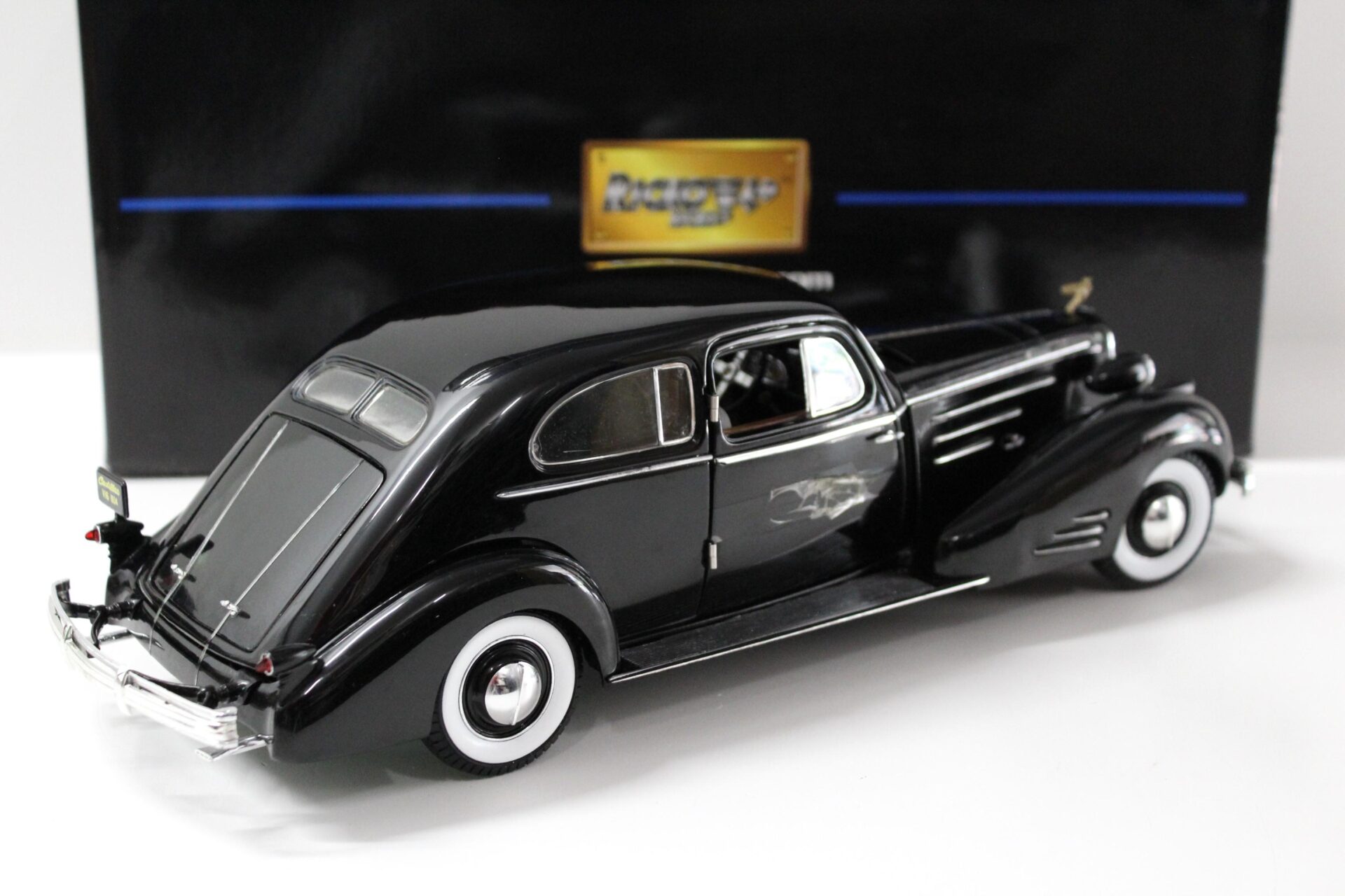 1:18 Ricko Cadillac V16 Aerodynamic Coupe 1934 black
