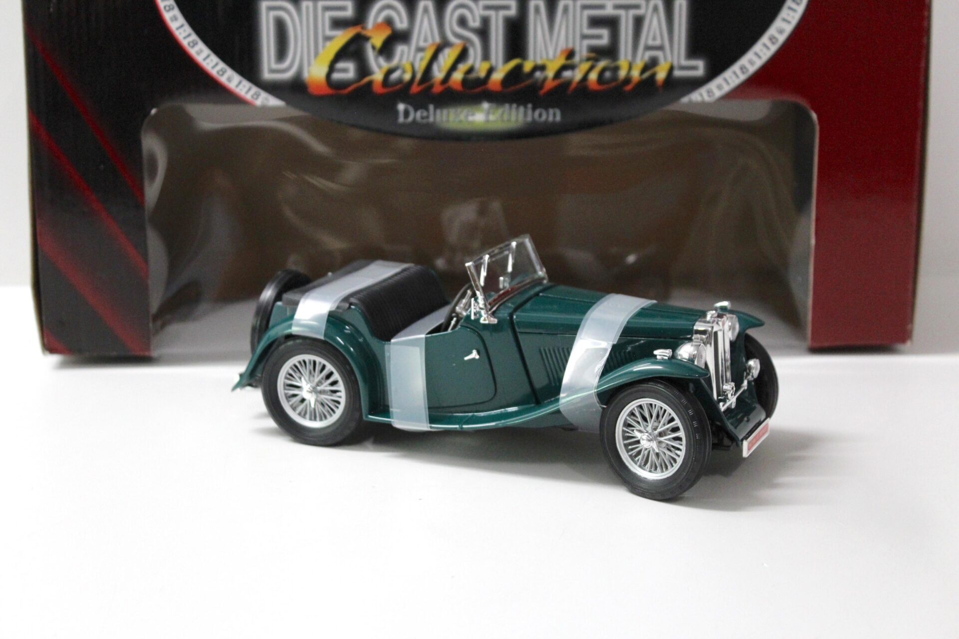 1:18 Road Signature 1947 MG TC Midget Roadster dark green