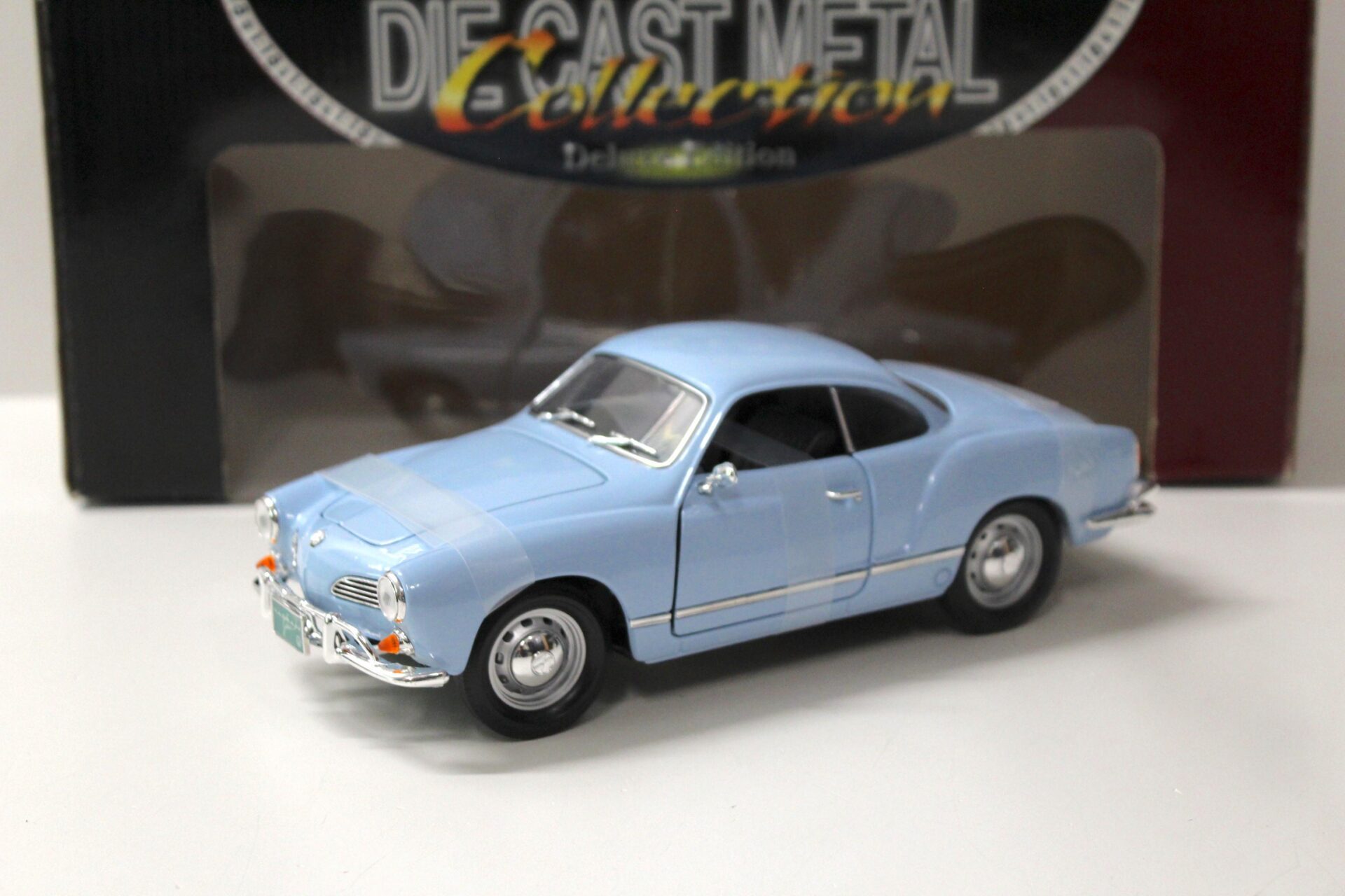 1:18 Road Signature VW Karmann Ghia Coupe 1966 light blue