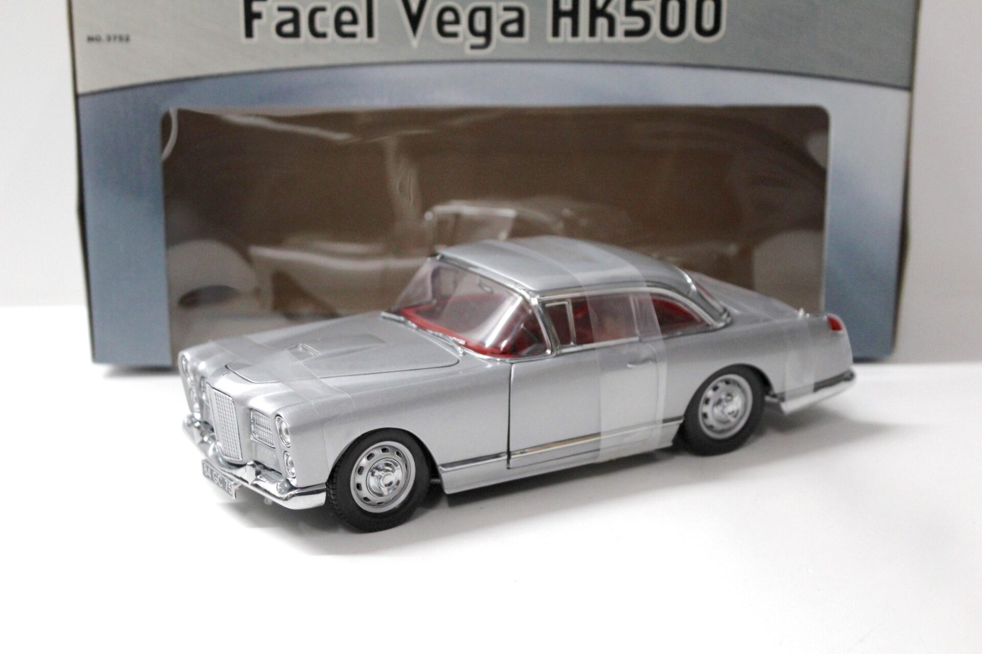 ID 43925 orig 1.jpg 1:18 SunStar Facel Vega HK500 Coupe silver