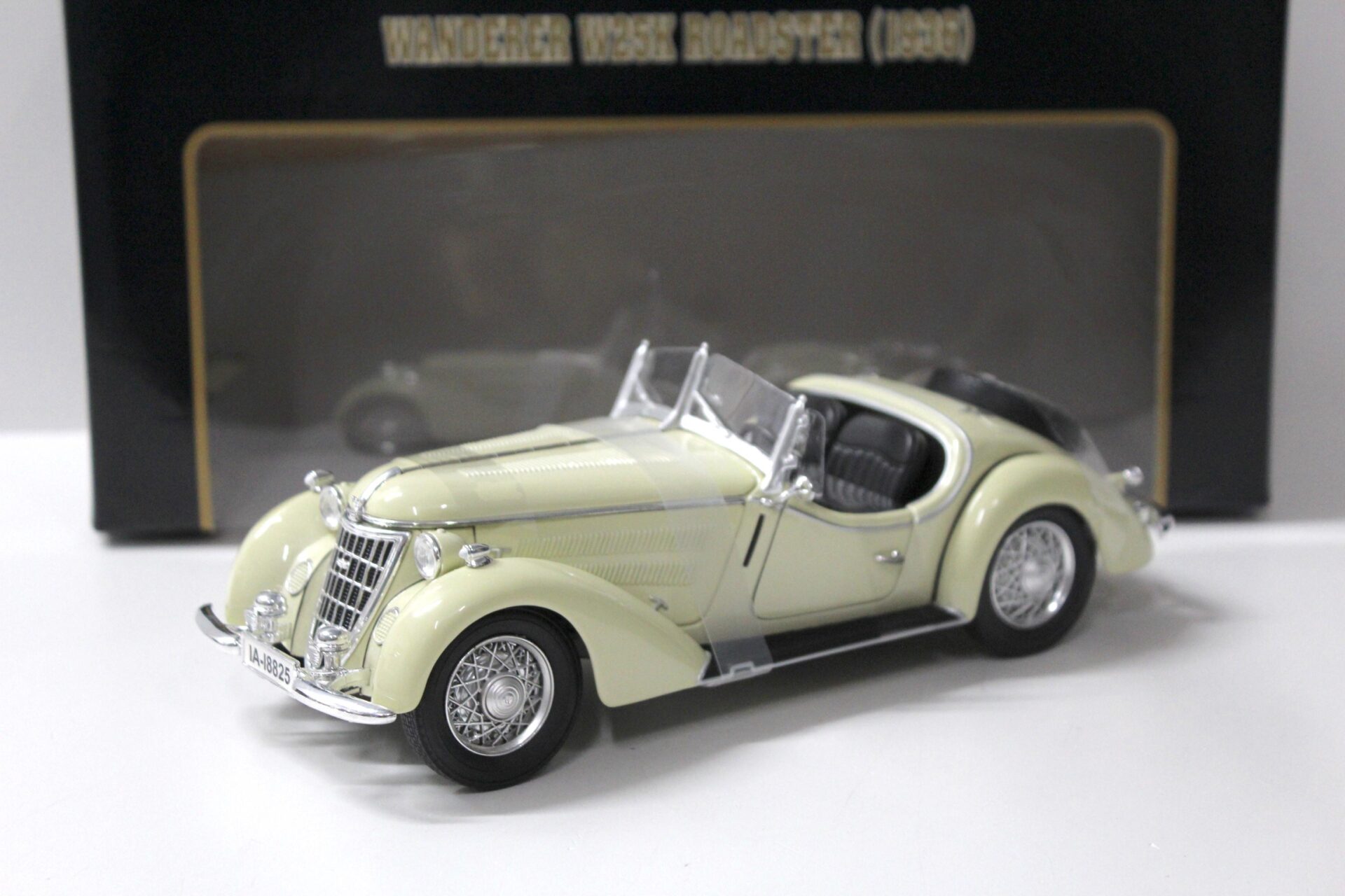 1:18 Ricko Wanderer W25K Roadster 1936 beige
