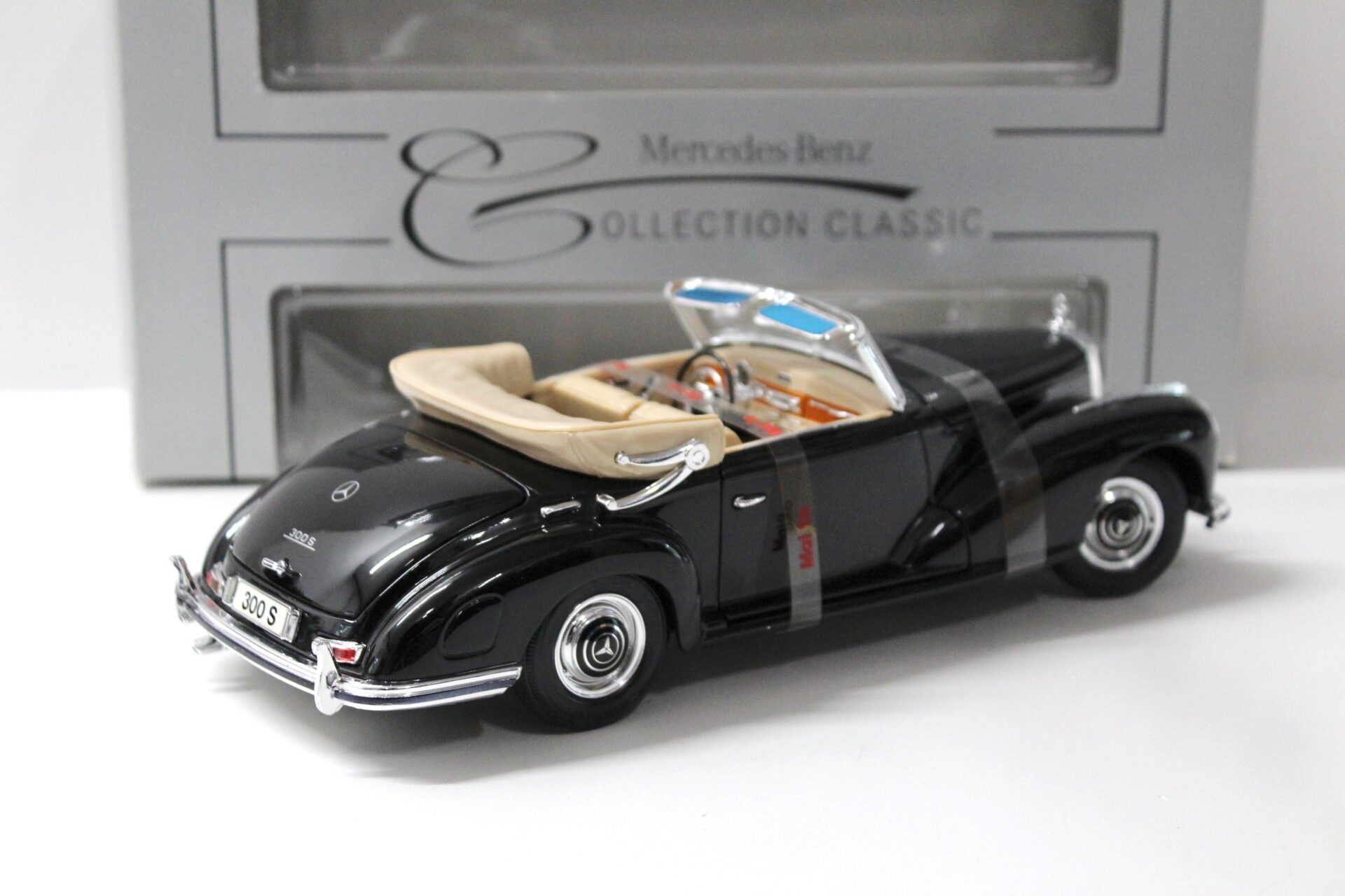 1:18 Maisto Mercedes 300S Cabrio 1955 black DEALER