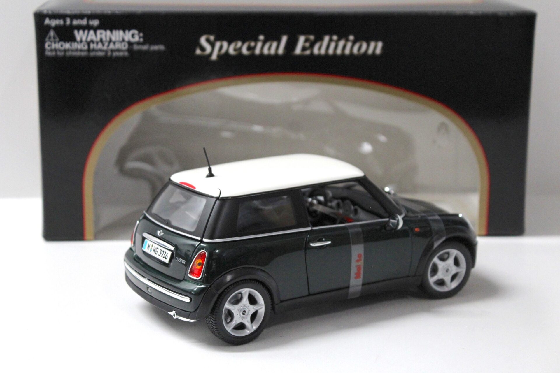 1:18 Maisto Mini Cooper 2003 dark green/ white