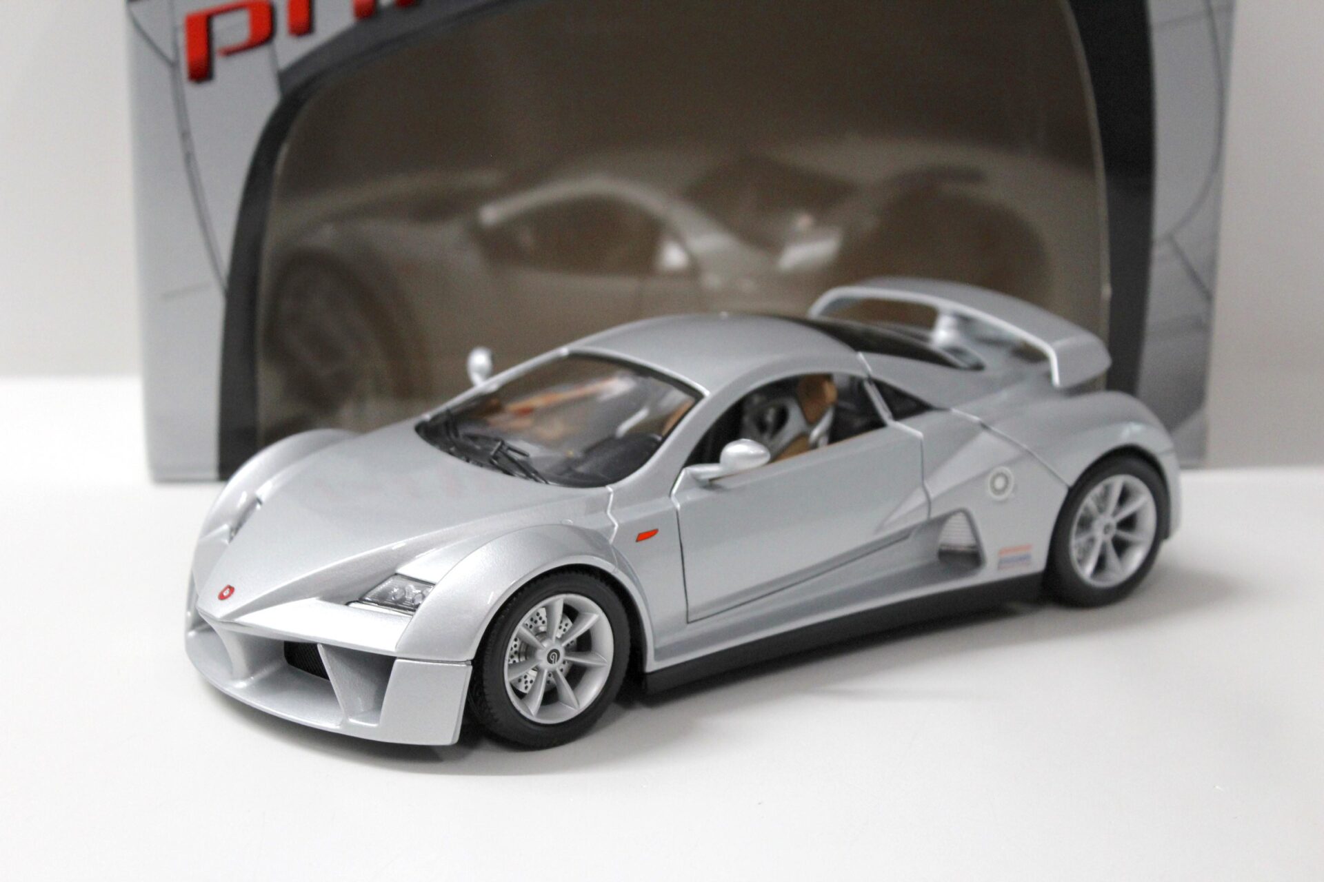 1:18 Bburago Prima Guigiaro Design silver