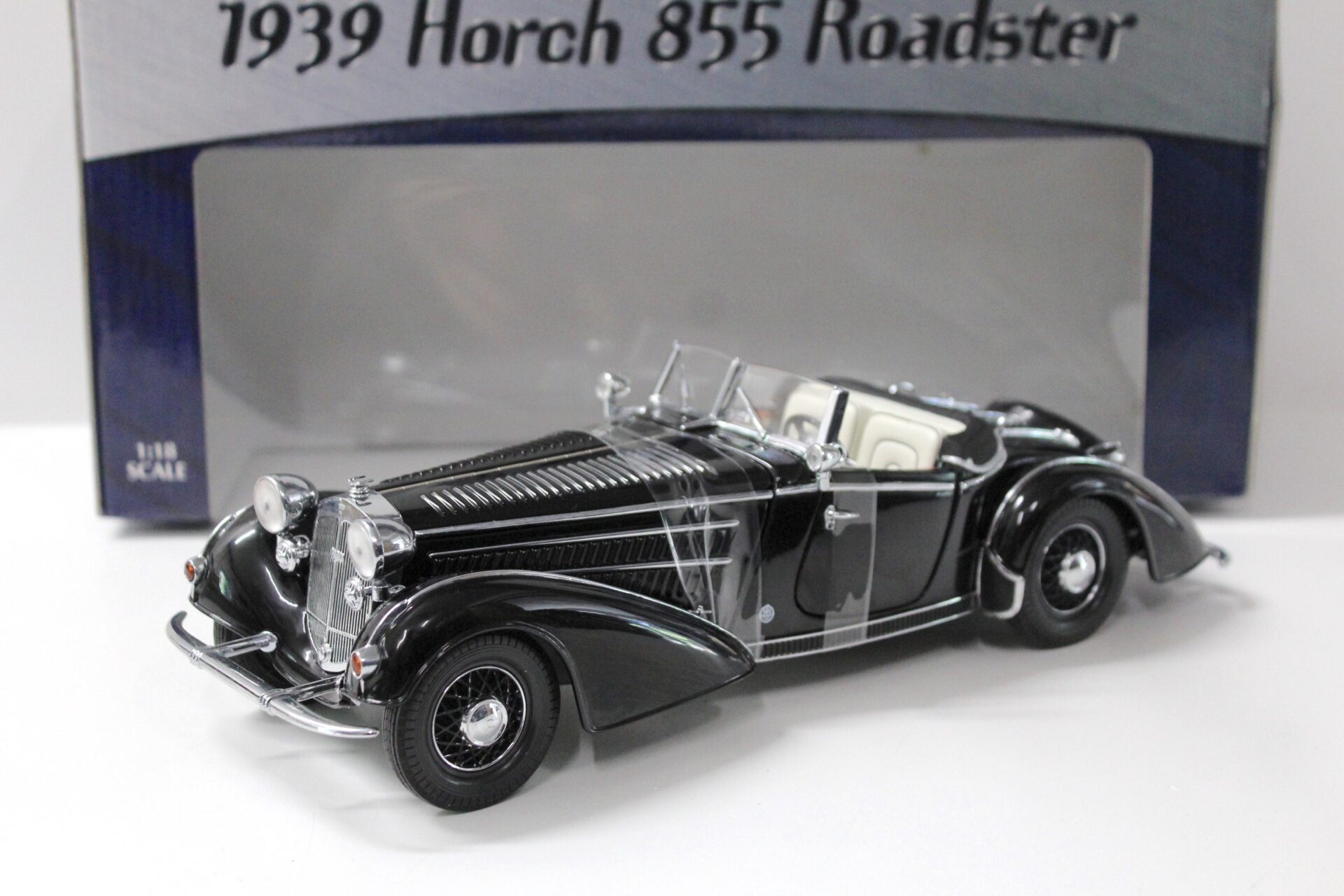 1:18 Sun Star 1939 Horch 855 Roadster black