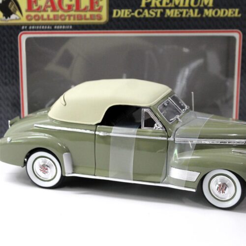 1:18 Eagle Chevrolet Deluxe Convertible with Soft Top green - Image 2