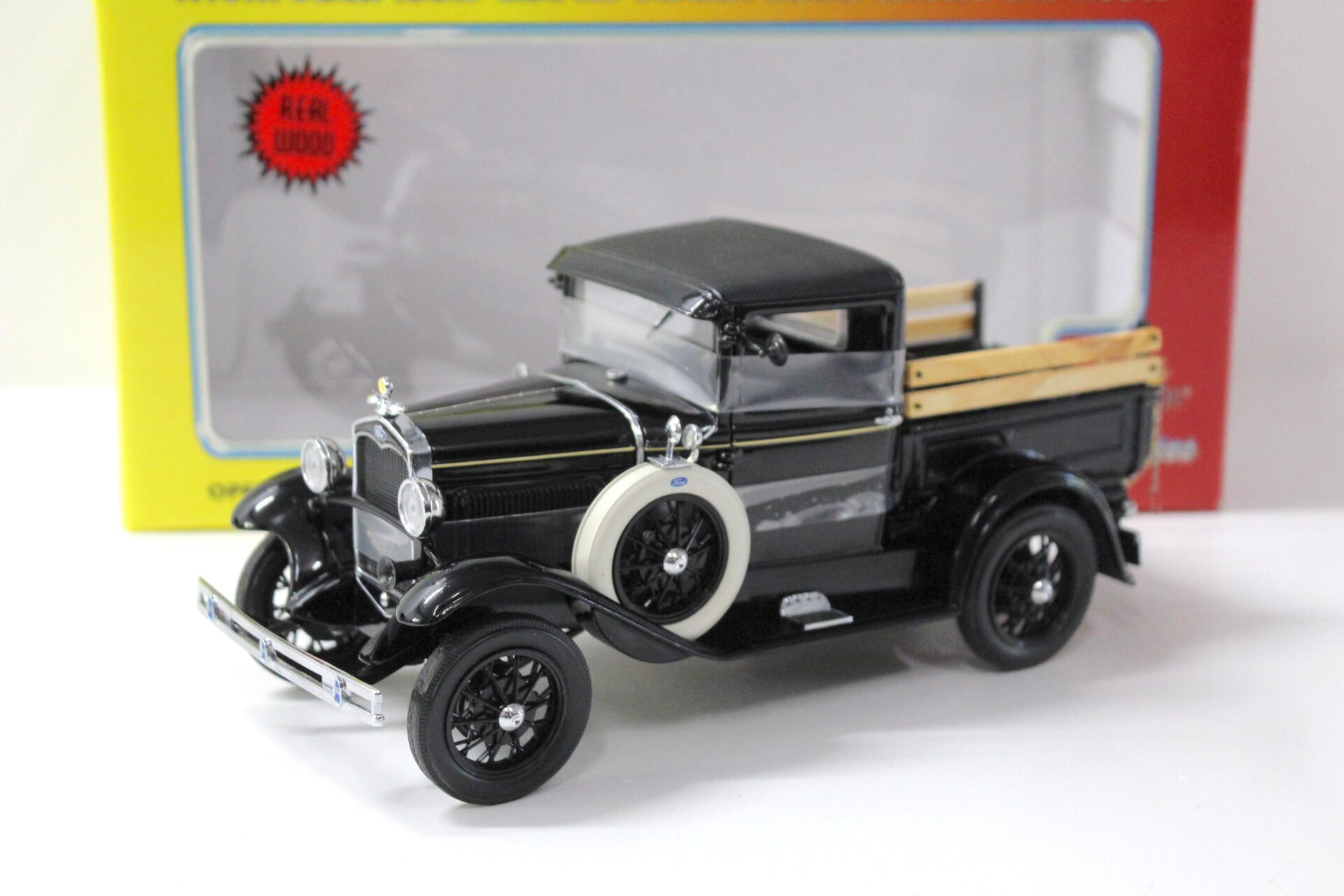1:18 Motor City Classics 1931 Ford Model A Pick UP Black Stake Truck