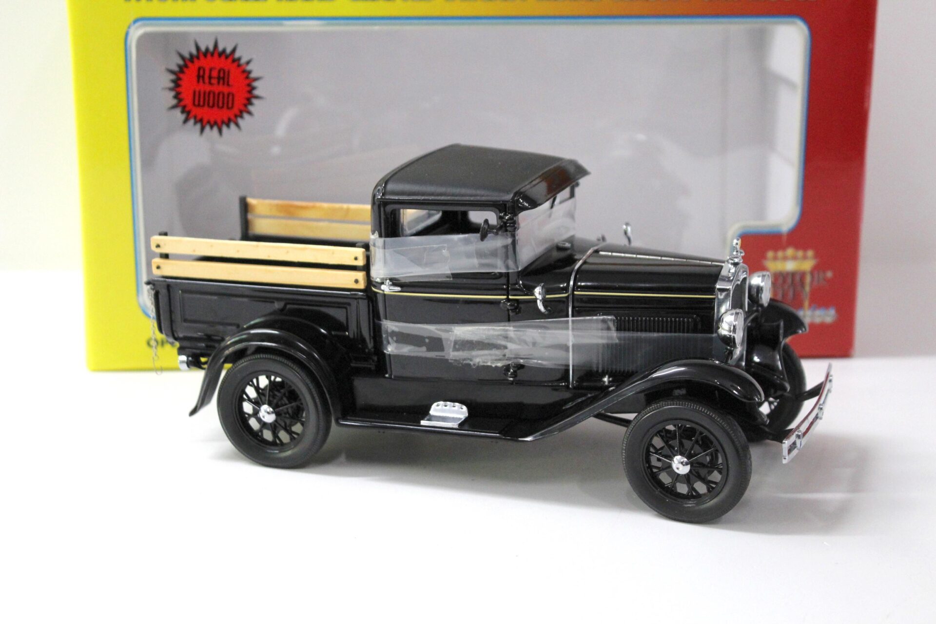 1:18 Motor City Classics 1931 Ford Model A Pick UP Black Stake Truck