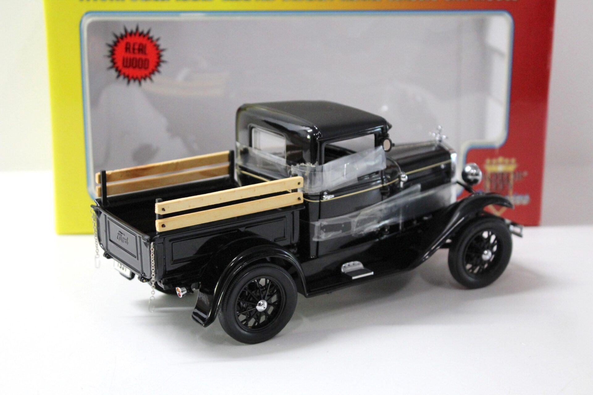 1:18 Motor City Classics 1931 Ford Model A Pick UP Black Stake Truck