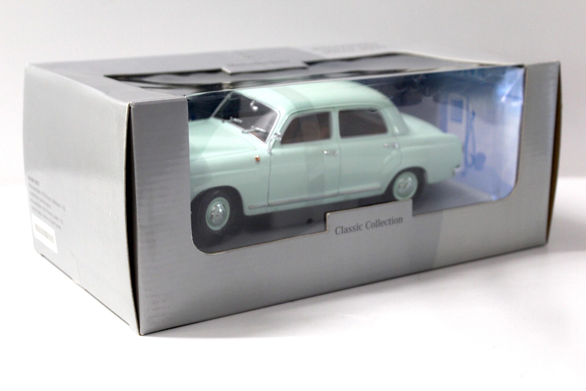 1:18 Revell Mercedes 180 Ponton Perlmutt green DEALER VERSION