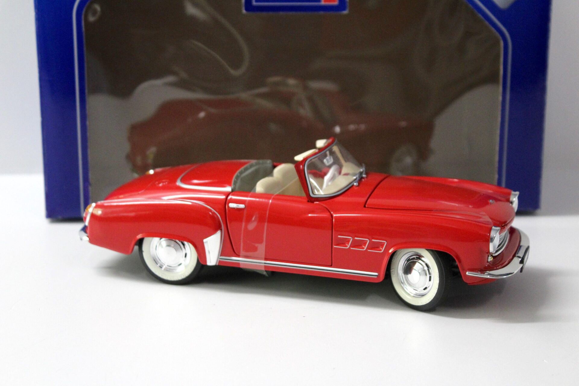 1:18 Revell Wartburg 313 Sportcoupe red