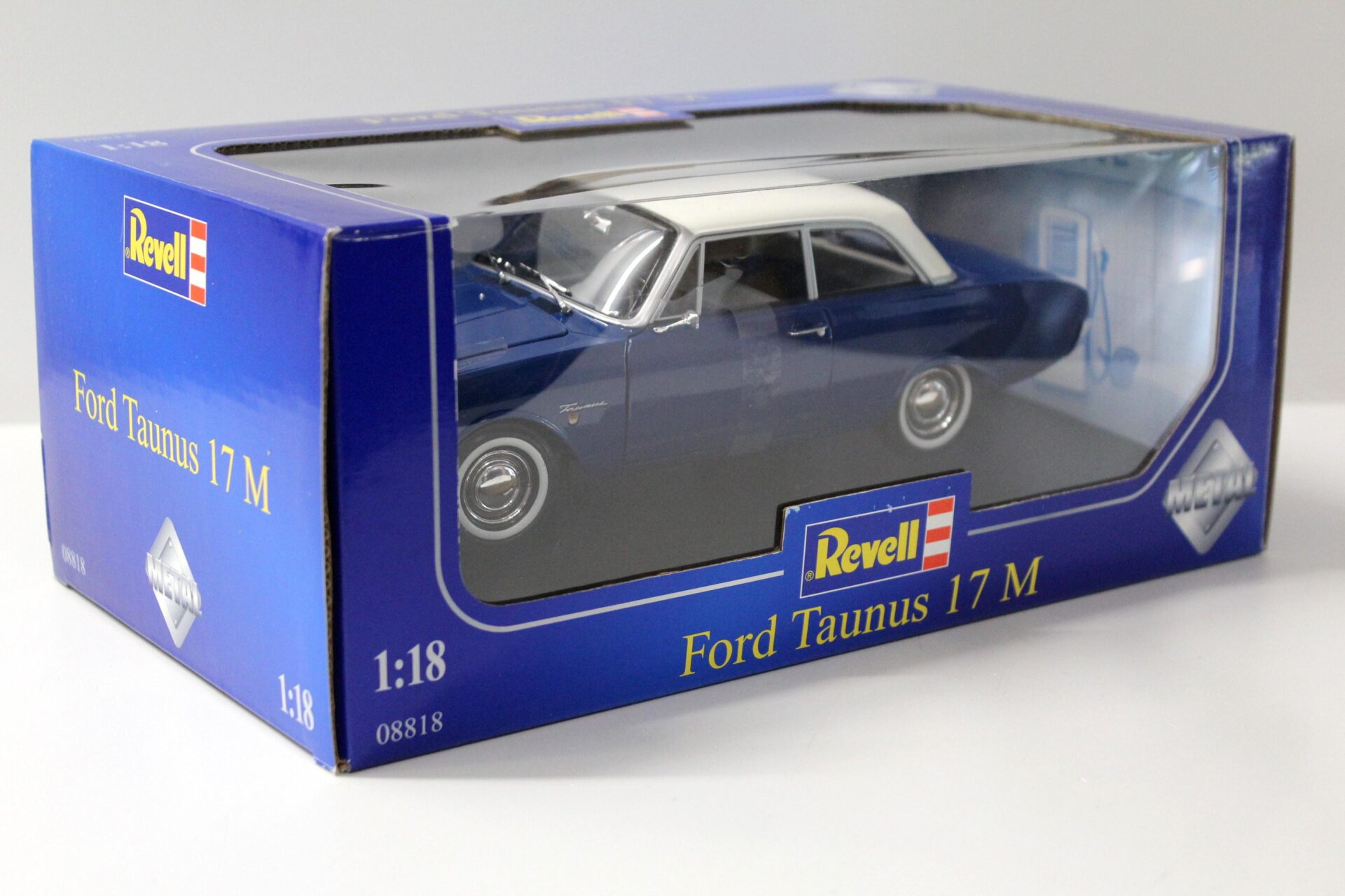 1:18 Revell Ford Taunus 17M dark blue/ white roof