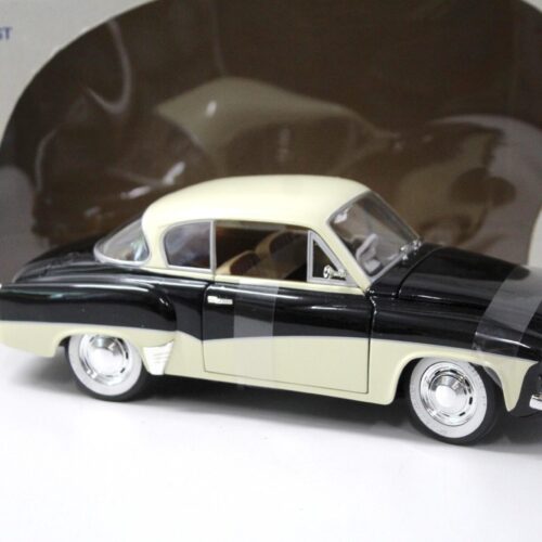 1:18 Revell Wartburg 311 Coupe black/ beige