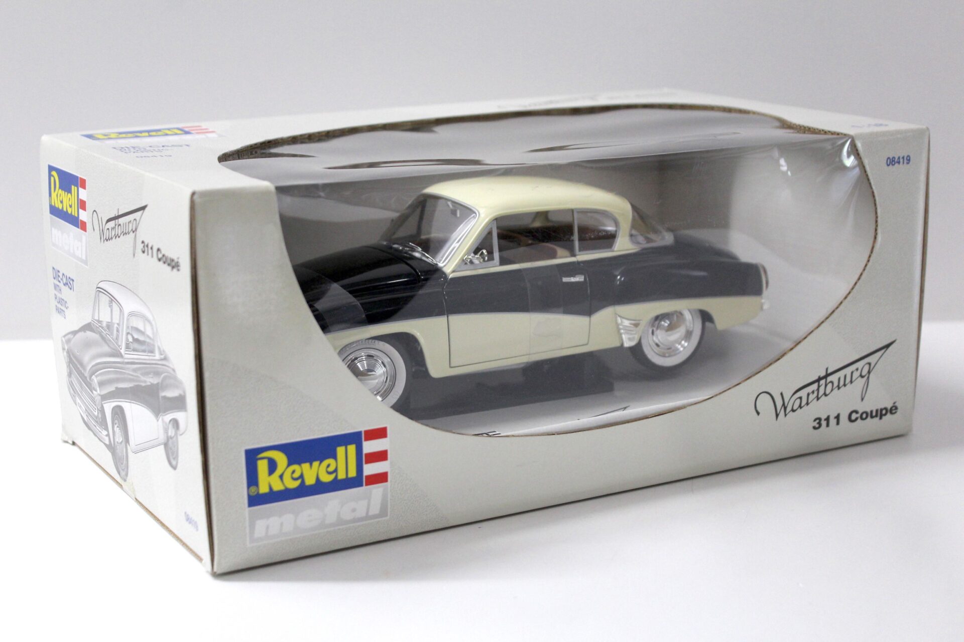 1:18 Revell Wartburg 311 Coupe black/ beige