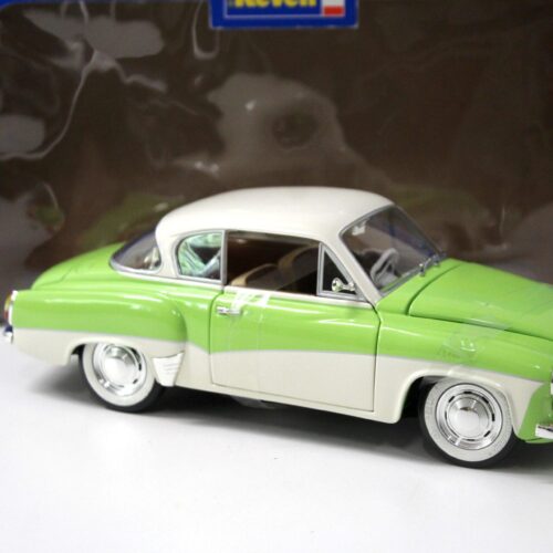 1:18 Revell Wartburg 311 Coupe green/ white
