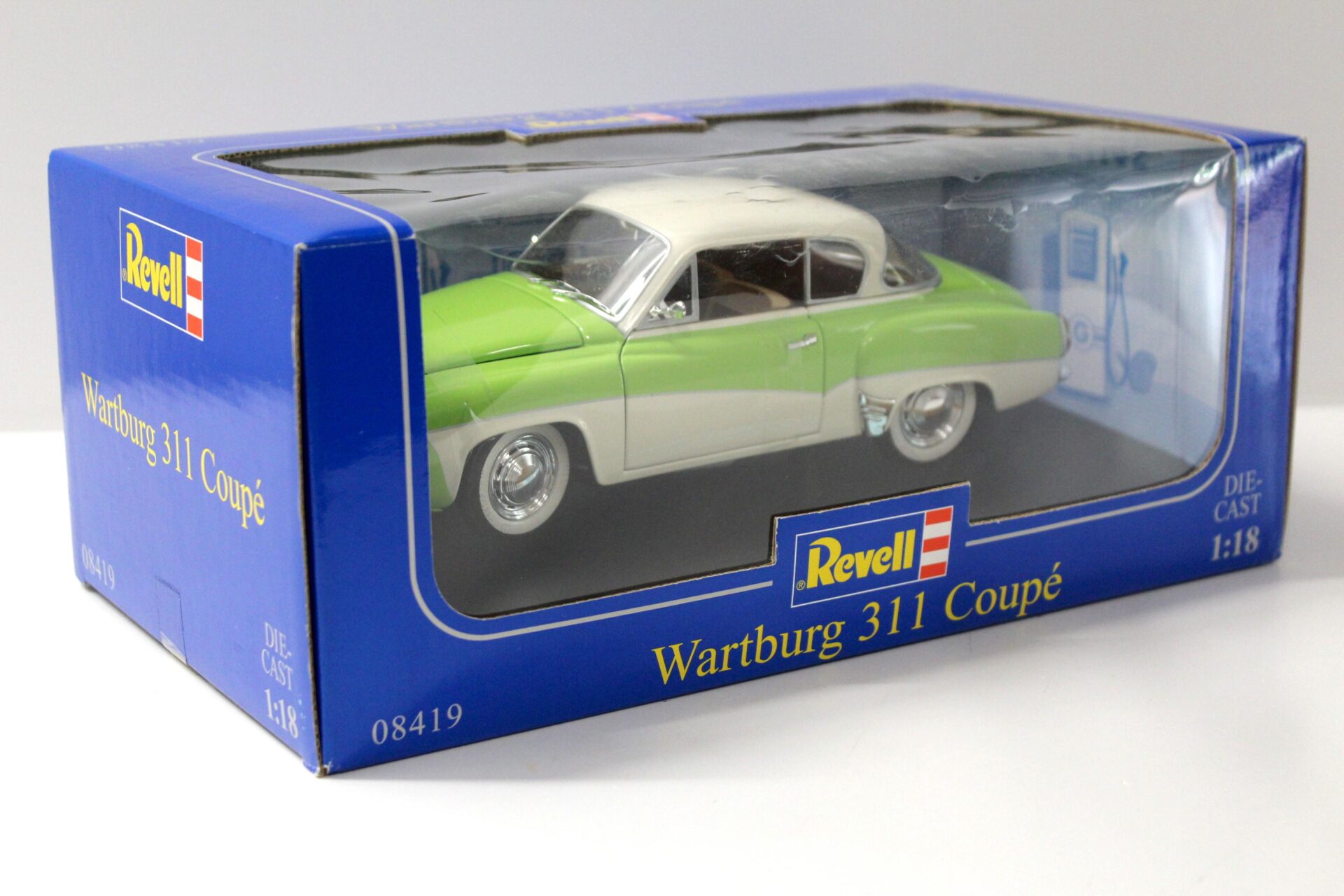 1:18 Revell Wartburg 311 Coupe green/ white