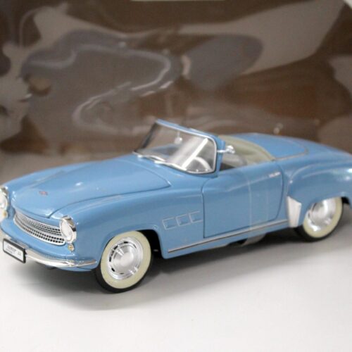 1:18 Revell Wartburg 313 light blue/ grey roof LIMITED SONDERMODELL