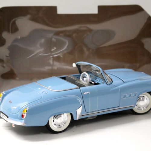 1:18 Revell Wartburg 313 light blue/ grey roof LIMITED SONDERMODELL