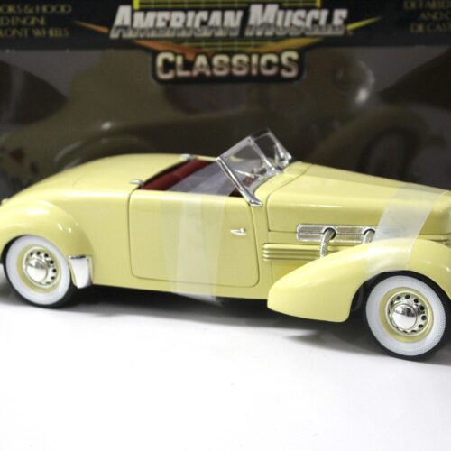 1:18 ERTL 1937 CORD 812 Convertible yellow