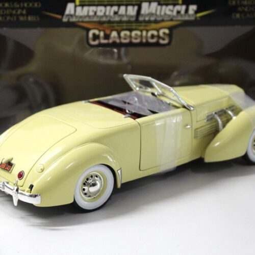 1:18 ERTL 1937 CORD 812 Convertible yellow