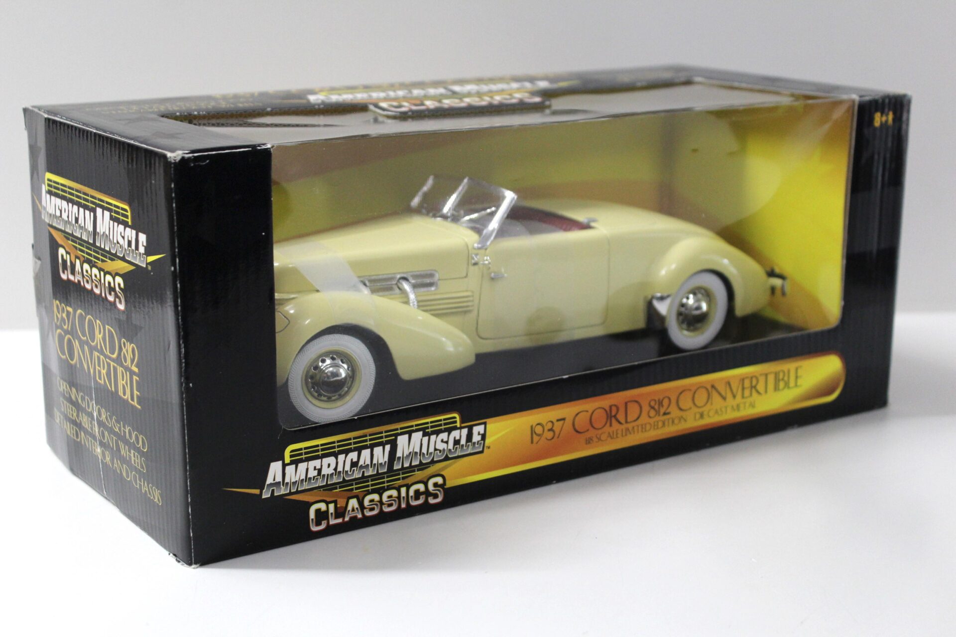 1:18 ERTL 1937 CORD 812 Convertible yellow