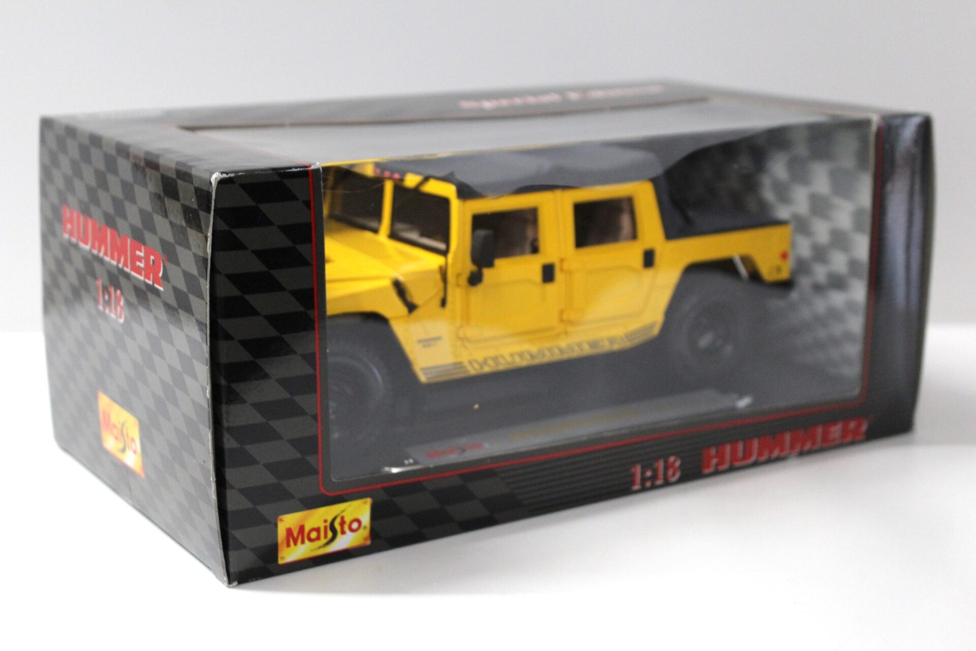 1:18 Maisto Hummer Humvee Soft Top yellow