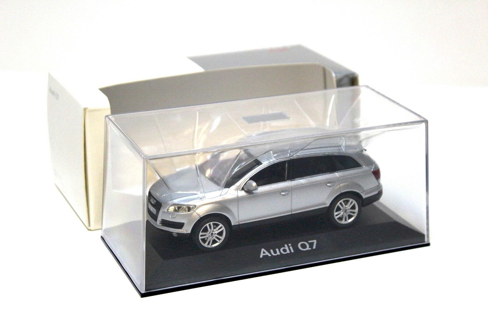 1:43 Schuco Audi Q7 silver DEALER VERSION