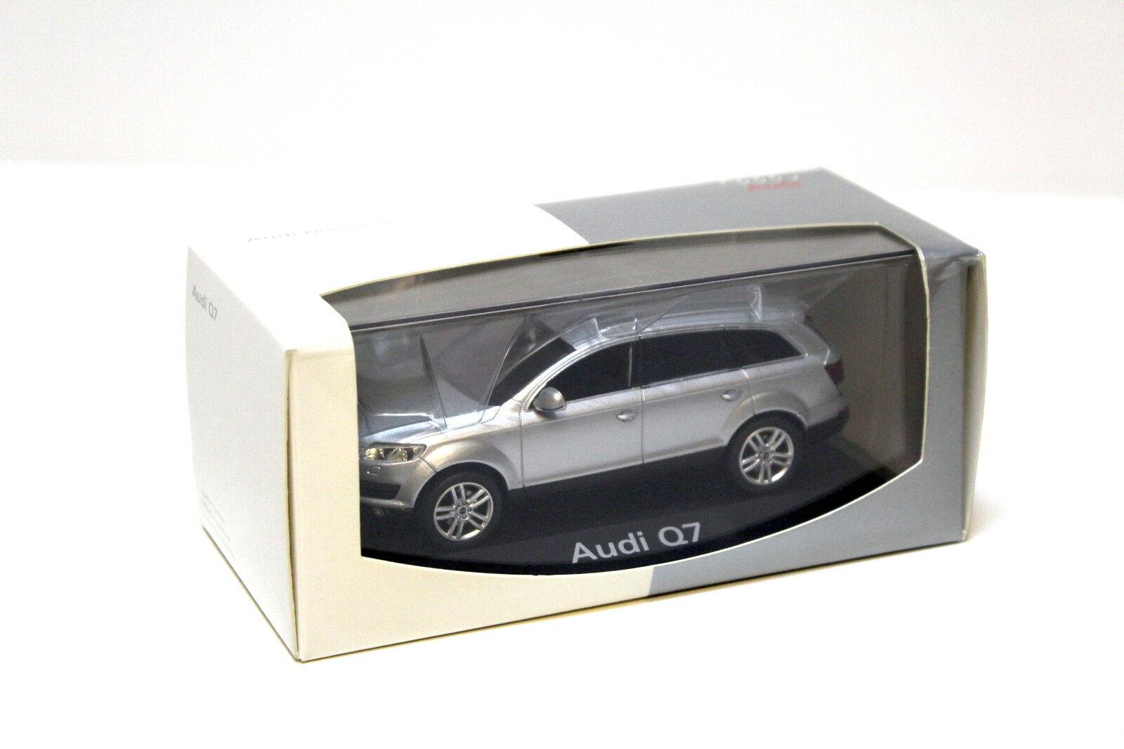 1:43 Schuco Audi Q7 silver DEALER VERSION