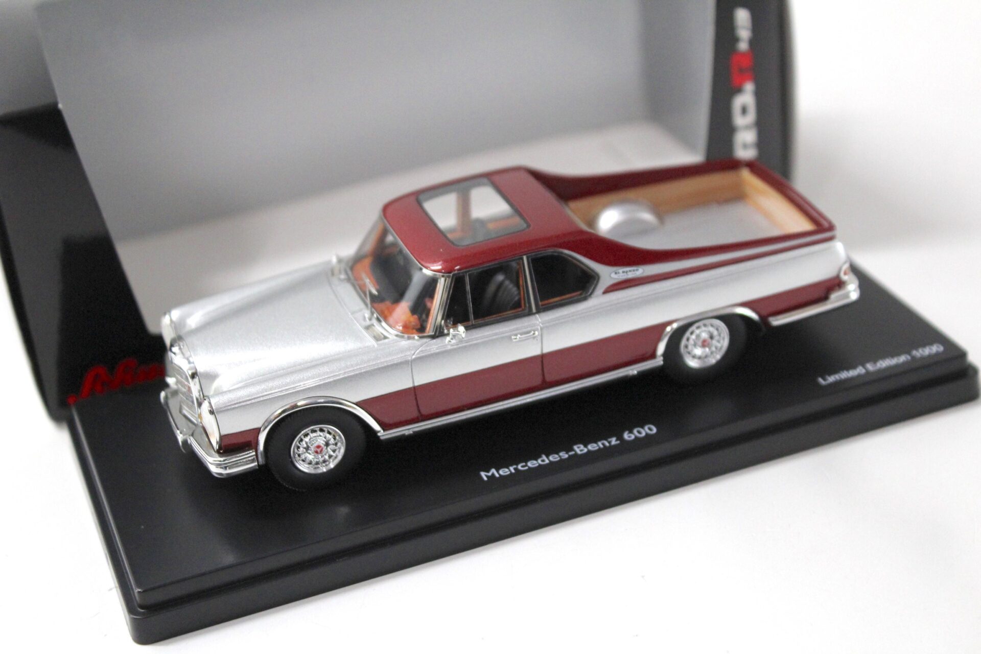1:43 Schuco PRO.R43 Mercedes 600 Pick-up EL Benzo silver/ red